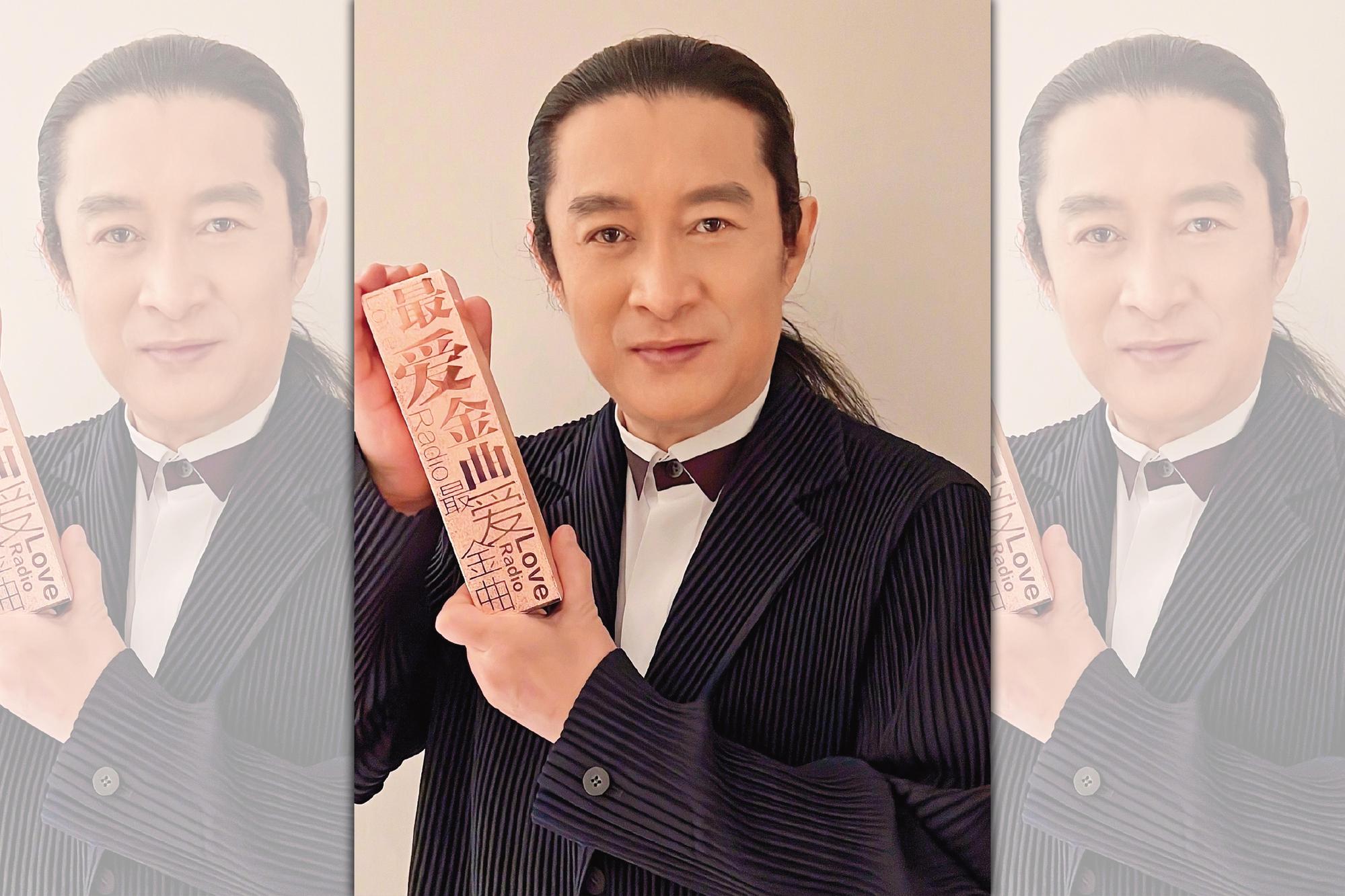 黃安怕被媒體在台灣堵,刻意謊報較早的班機時間回台。(翻攝黃安微博)