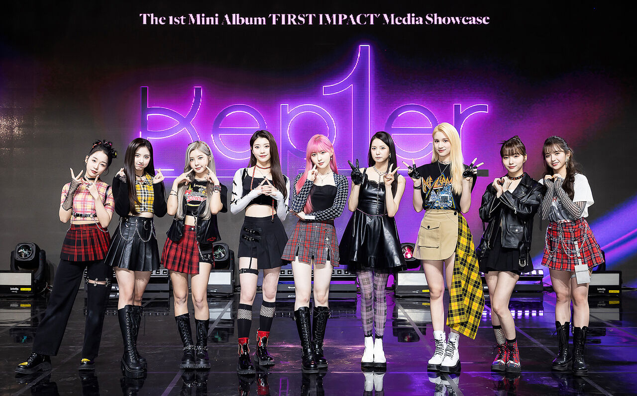 由中、韓、日三國成員組成的新人女團「Kep1er」昨正式出道，出道專輯已創下15萬張銷售紀錄。（翻攝自JOYNEWS）