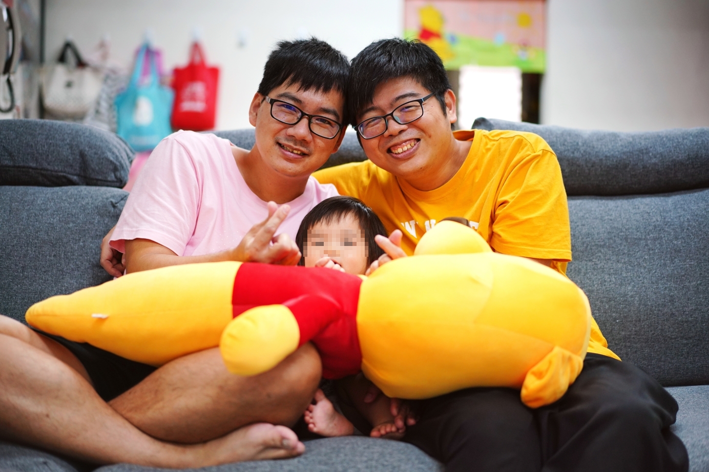 圍爸喵爸聲請收養無血緣子女，終於獲得法院裁定許可。（本刊資料照）