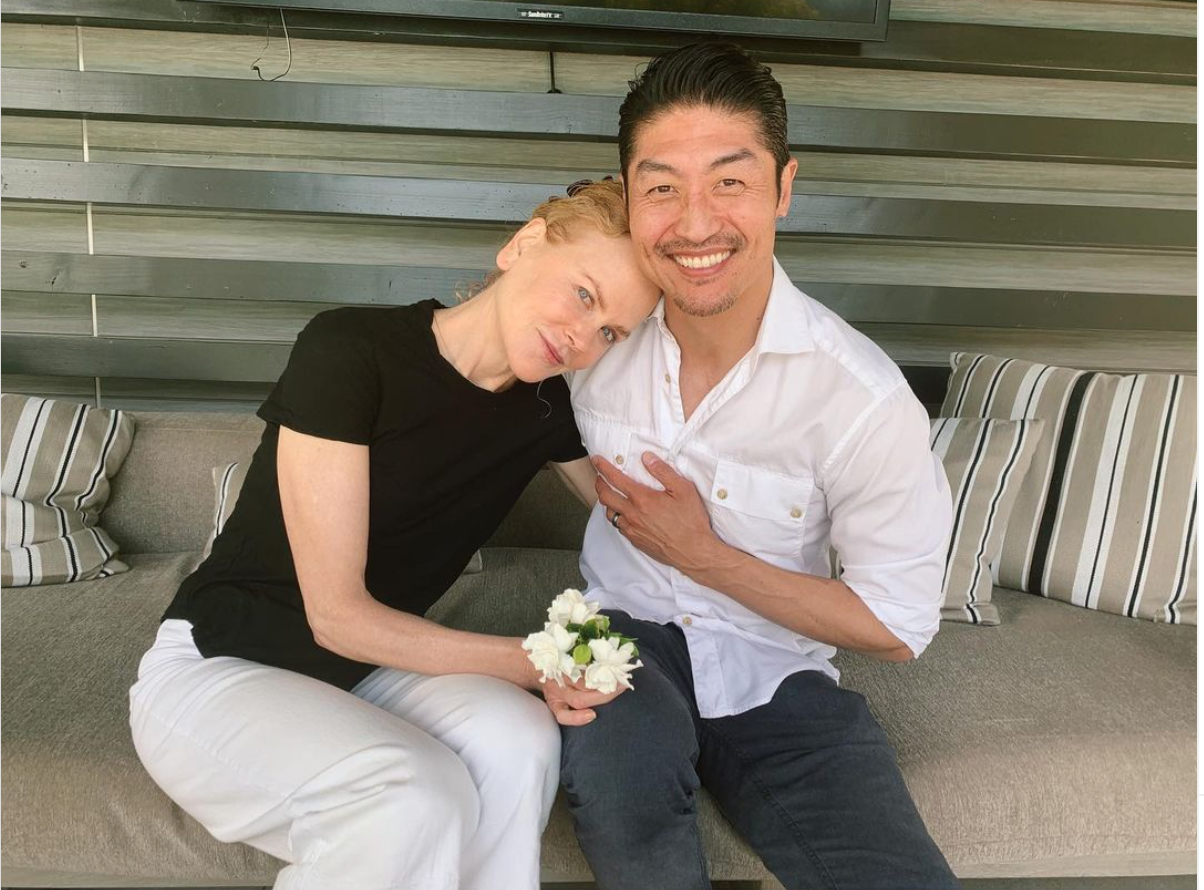 妮可基嫚（左）與男星布萊恩泰（右）去年在香港拍攝影集《Expats》。（翻攝自Lulu Wang官方Instagram)