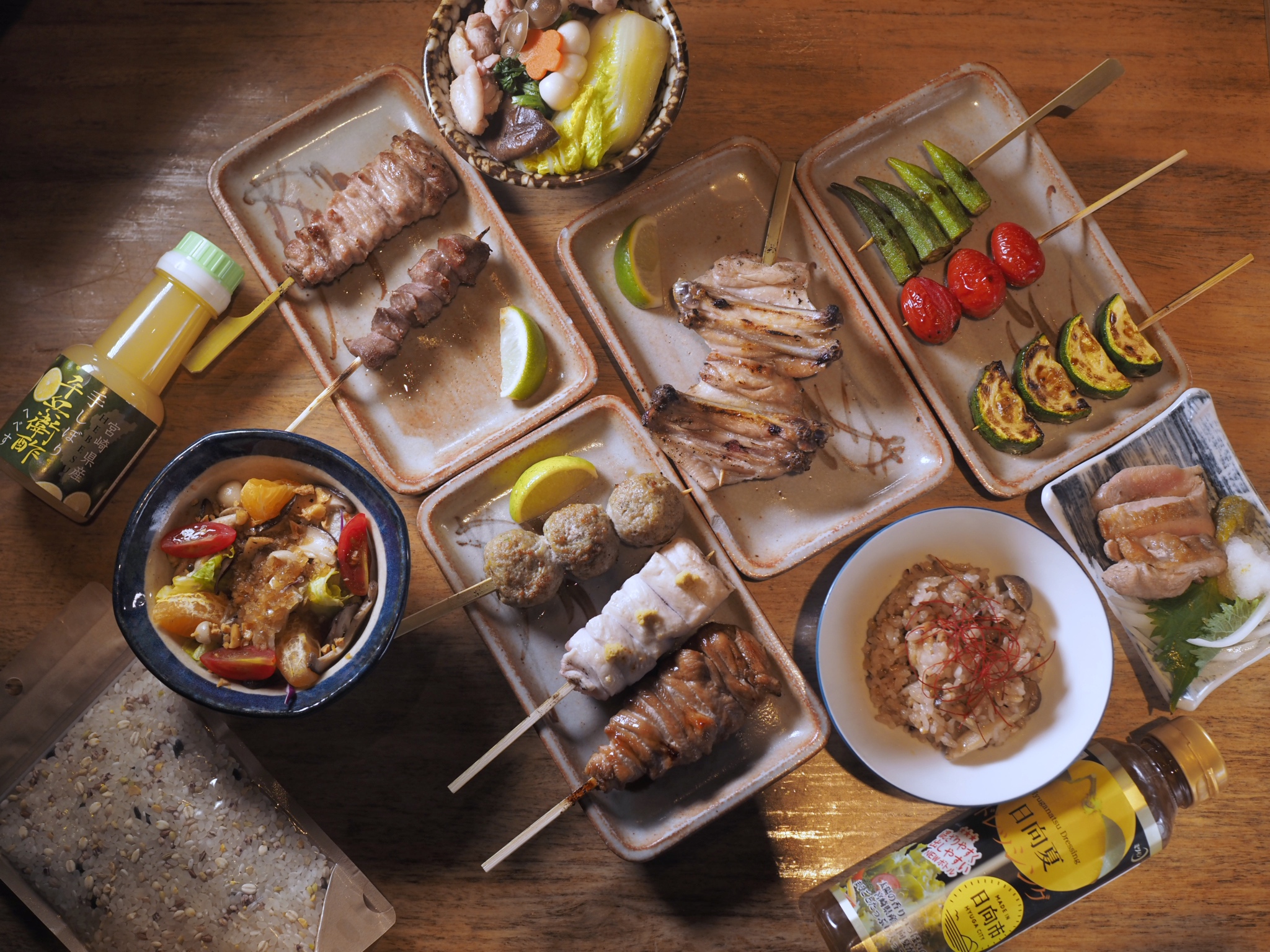 台北鳥喜用宮崎縣日向市的物產入菜，推出期間限定的「日向特別套餐」（1,200元／套）