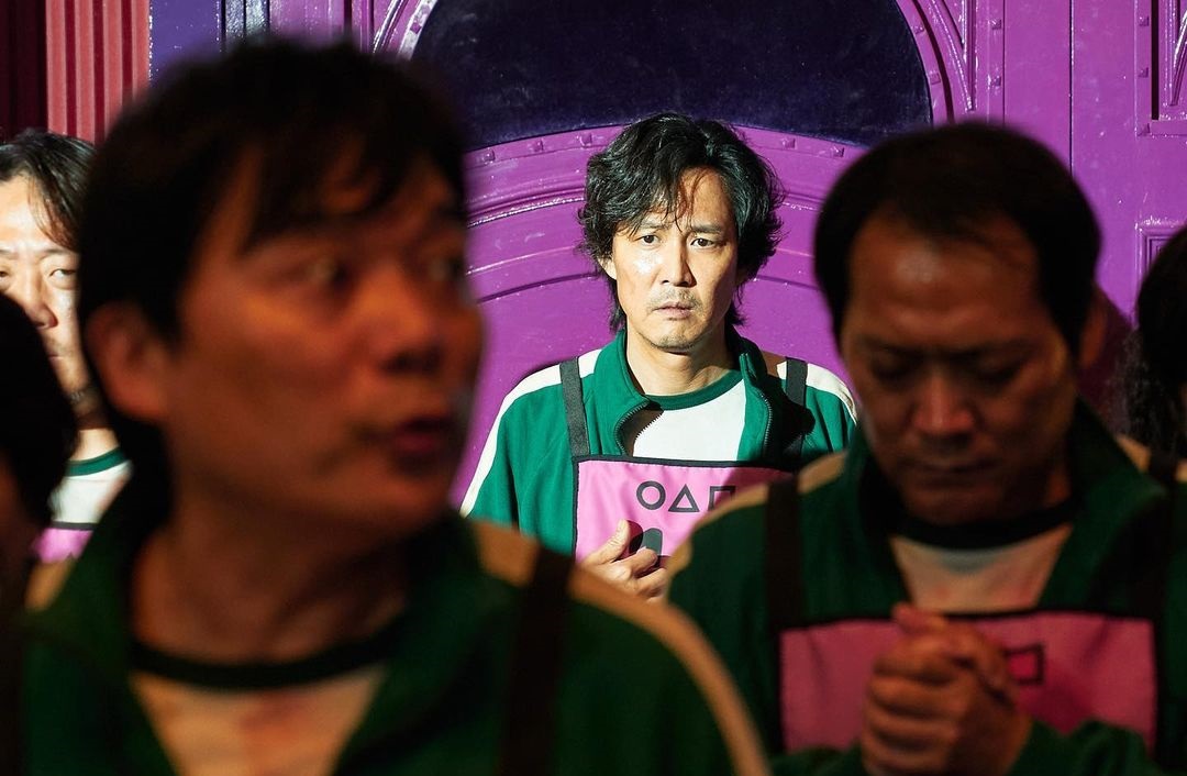 李政宰（中）以《魷魚遊戲》入圍金球獎電視類最佳男主角，但今天確定不出席典禮。（翻攝自李政宰Instagram）