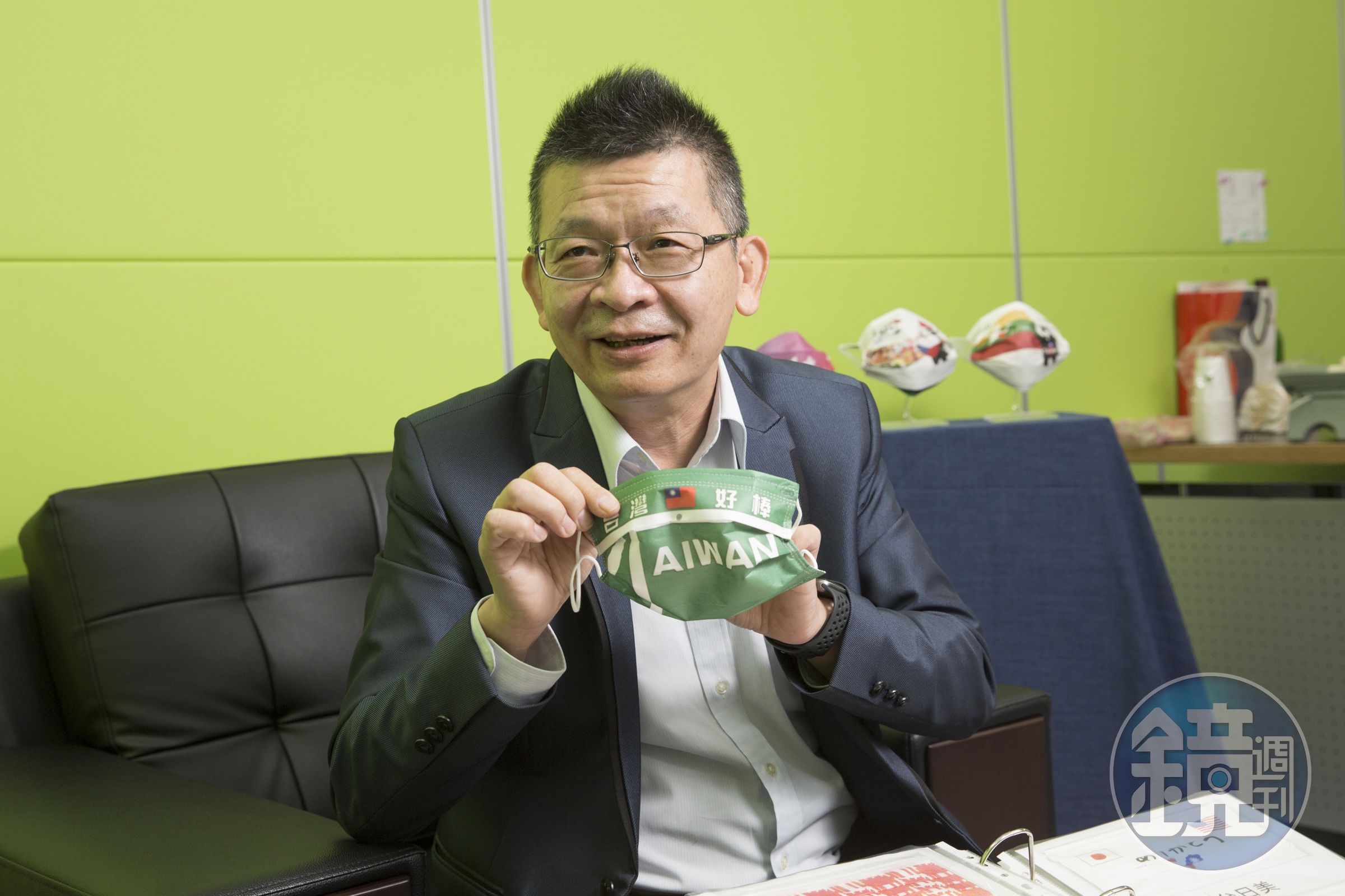 楊勝得說，即使奧運已經結束半年了，奧運羽球男雙金牌麟洋配著名的台灣好棒決勝點口罩依舊暢銷。
