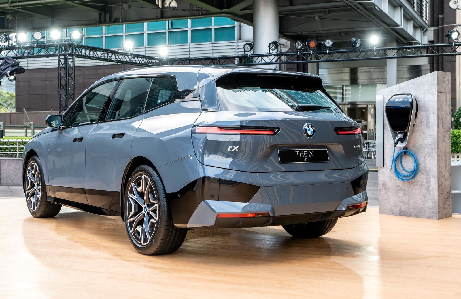 具備獨家Shy Tech隱形科技，如全車隱藏式車門把手設計及車尾品牌飾徽嵌入後方攝影鏡頭，使智慧科技在無形中完美融入。