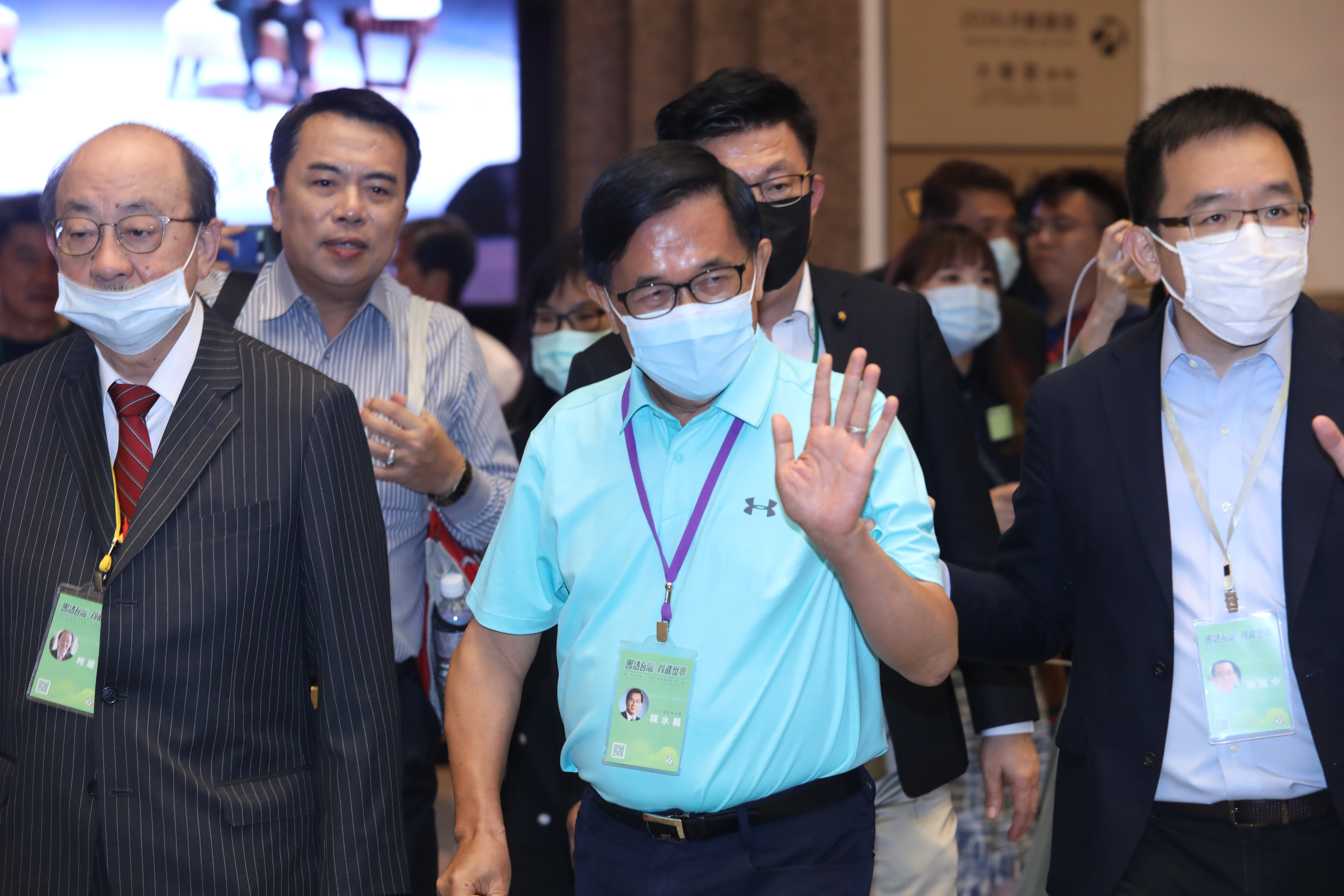 台南市議會近日提案籲請中央特赦前總統陳水扁（中），對此陳水扁的兒子陳致中（右）也表示樂見其成。（本刊資料照）