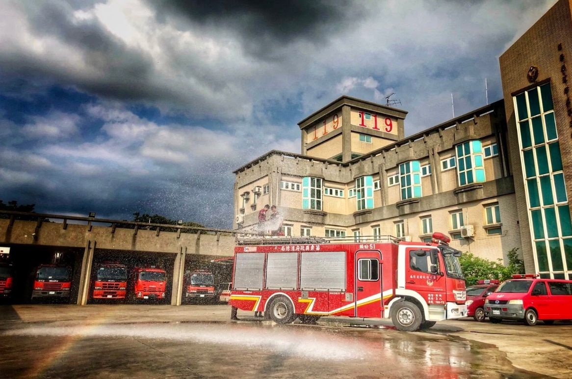 苗栗消防局接獲報案後，派出警消緊急送2人就醫。（示意圖，翻攝Google街景地圖）