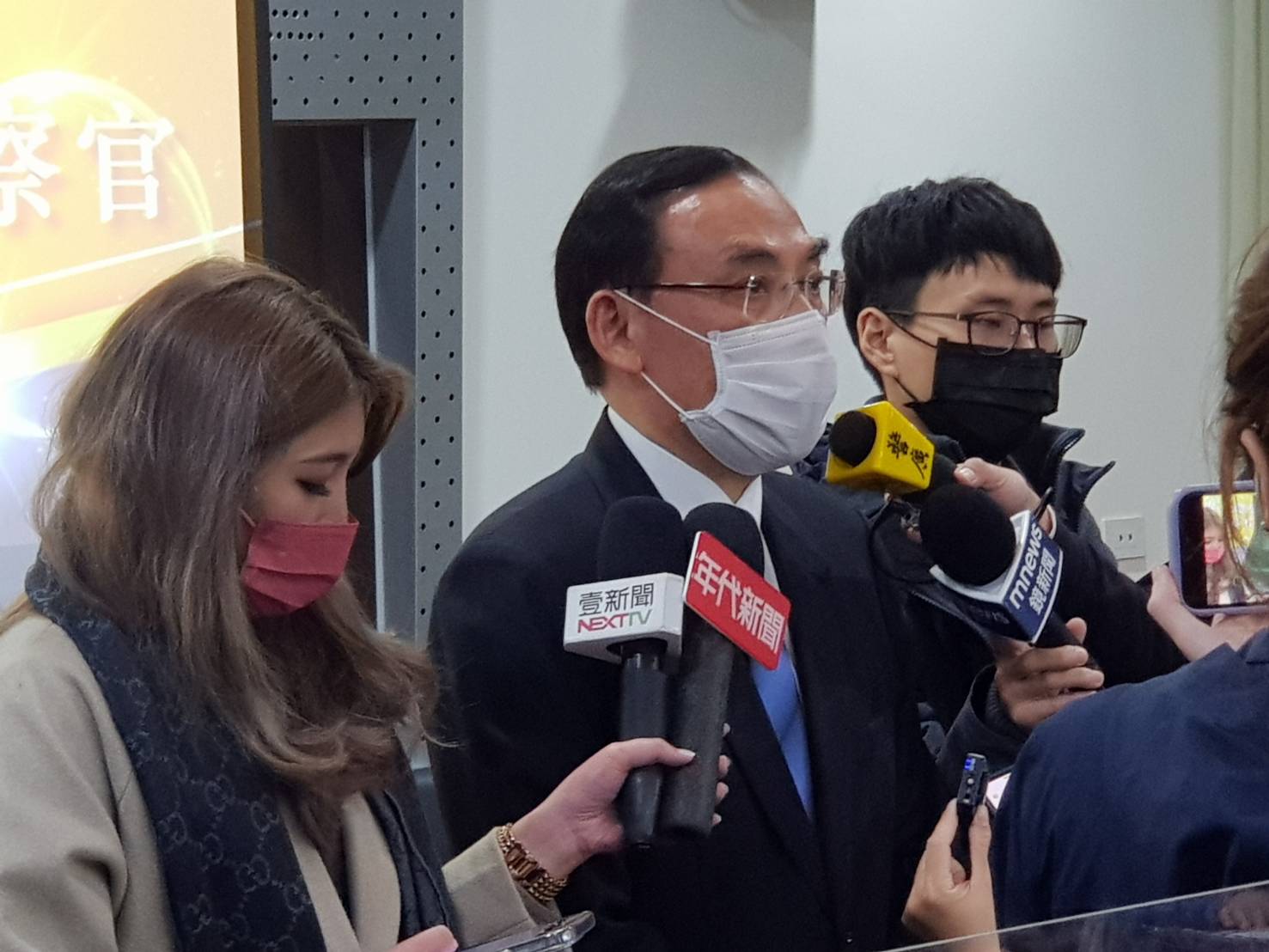 法務部長蔡清祥表示，「特赦屬於總統職權，依法予以尊重，至於地方人士個別的主張，我們也予以尊重」。