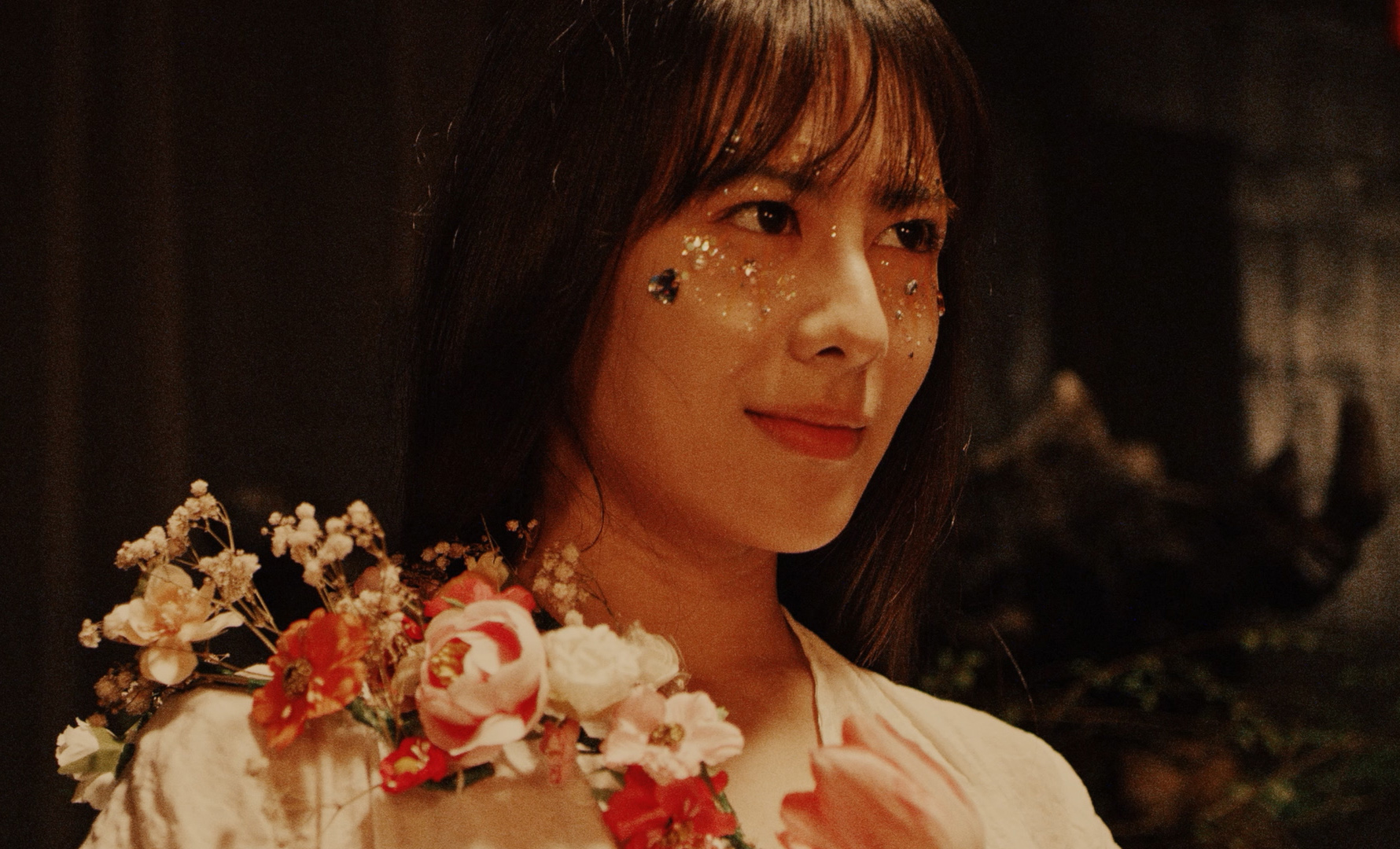 新人陳霓（Shiny）推出首支單曲〈2LIPS & BUTTERFLY〉MV。（陳霓提供）