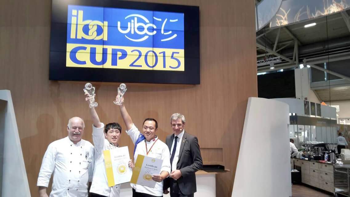 2015年楊嘉明與搭檔代表台灣去德國參加3年一次的IBA西點大賽,打敗強敵南韓拿下冠軍。(楊嘉明烘焙所提供)