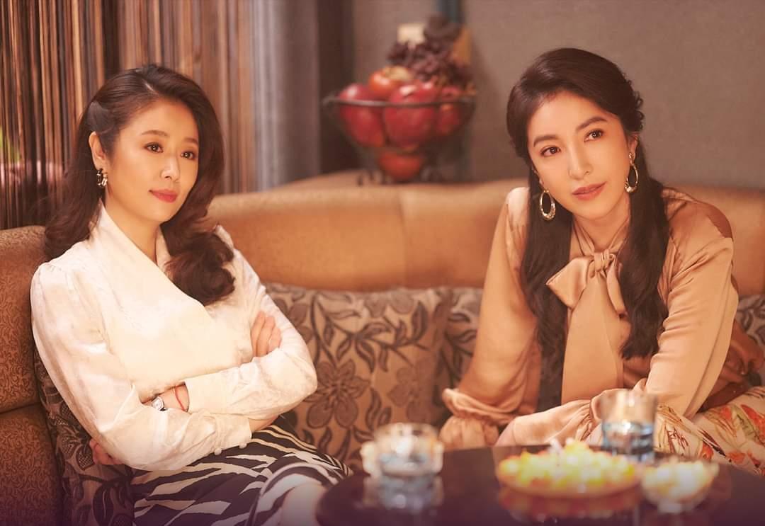 林心如(左)主演的《華燈初上》第二季日前開播,再度掀起追劇熱潮。(翻攝自華燈初上臉書)