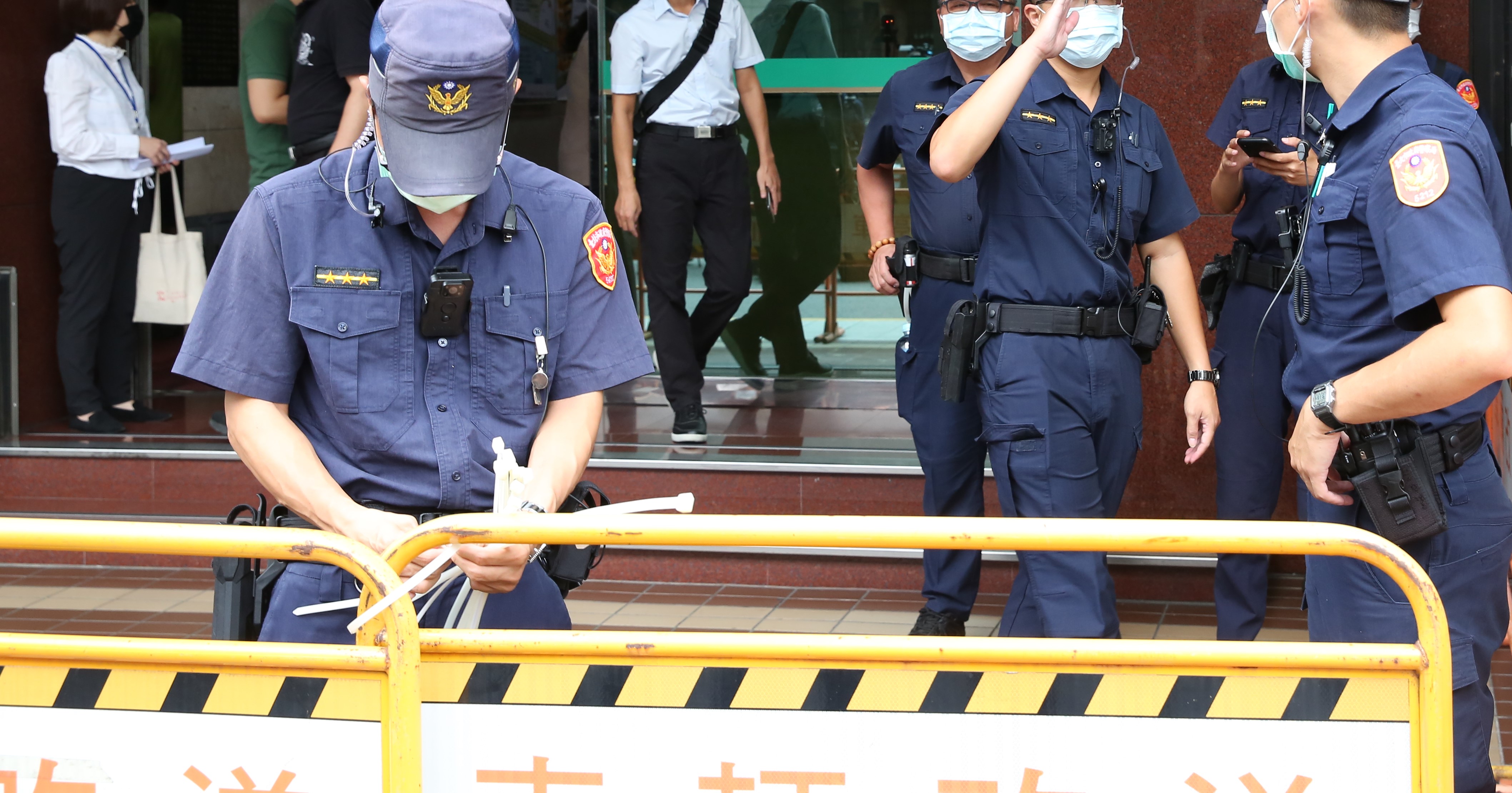 台男一名25歲蕭男冒用真實警察「警章編號」拍不雅片，震驚警界。示意圖，非當事者。（資料照）