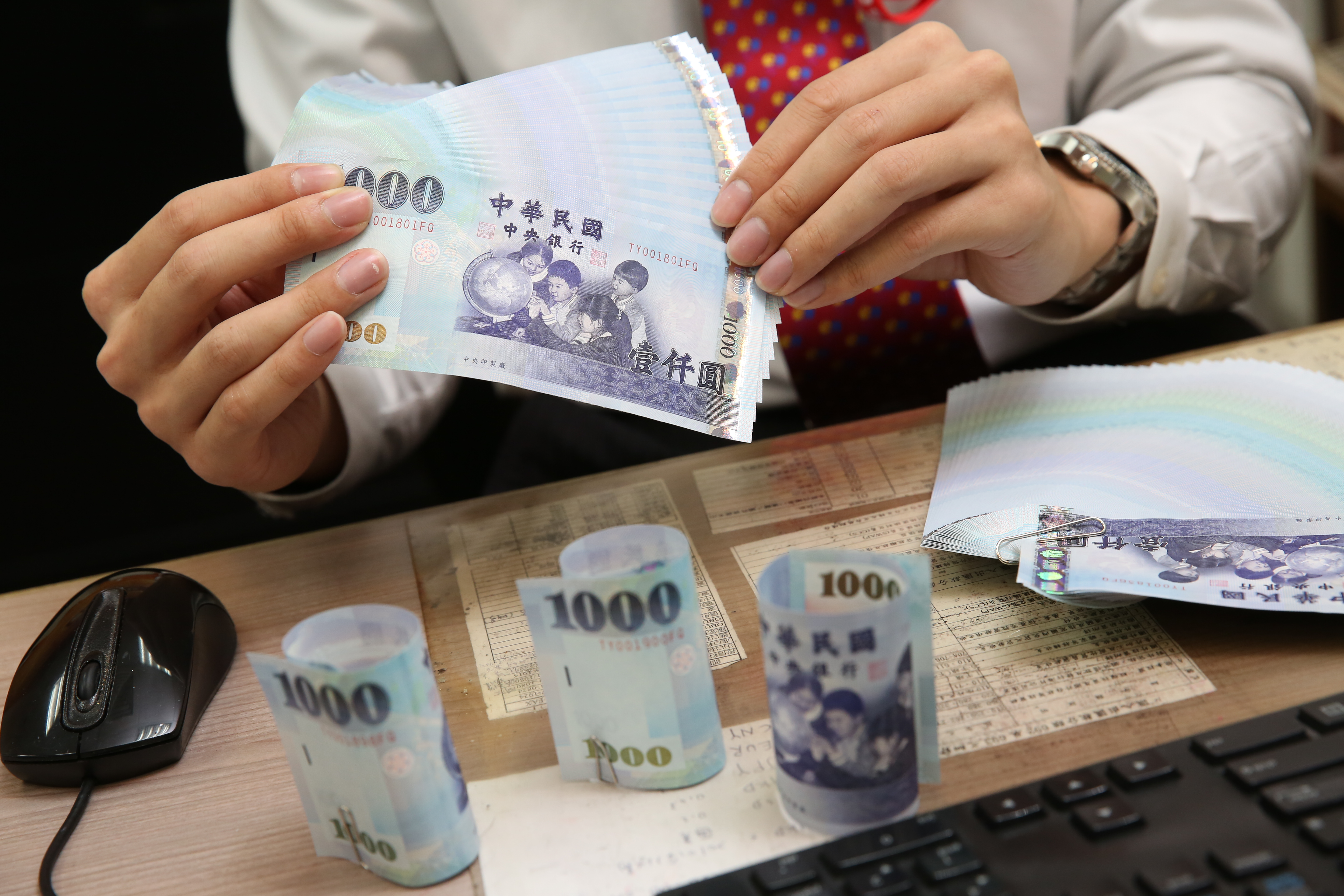 《勞基法》並未硬性規定雇主是否一定要發年終獎金，不過若勞雇契約若有明定，則不論企業是否賺錢都要發放。（本刊資料照）