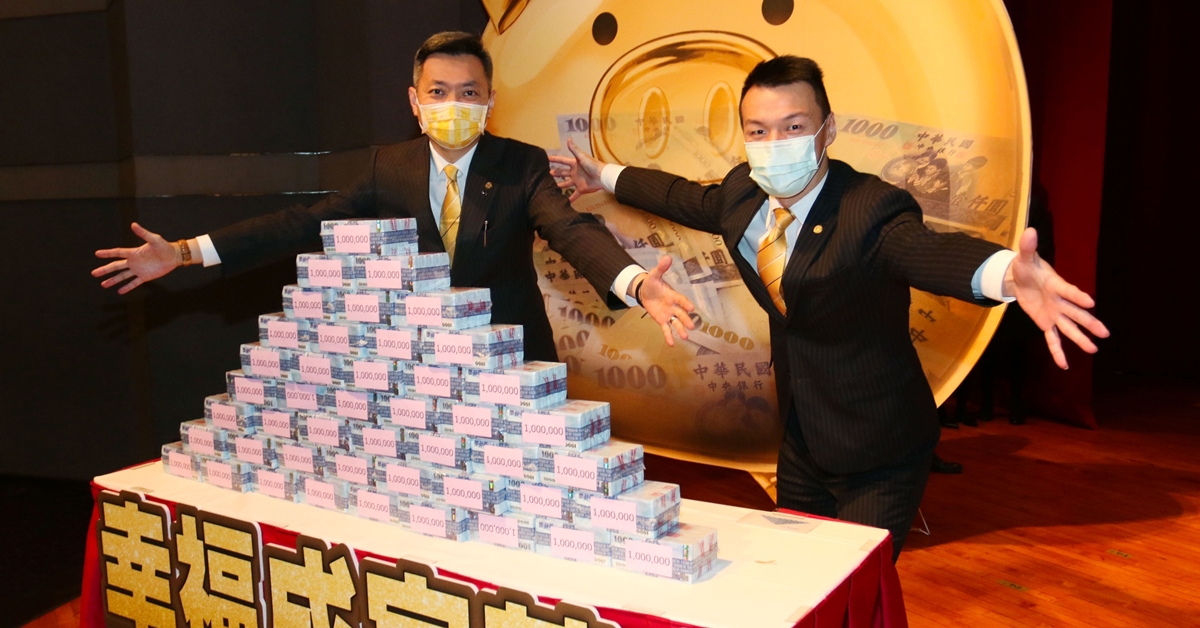 為鼓勵經紀人留任，永慶房屋特別推出「幸福成家基金」制度，除了業績獎金之外，根據個人業務成績，每人每年最高可以額外領到250萬元的「幸福成家基金」。