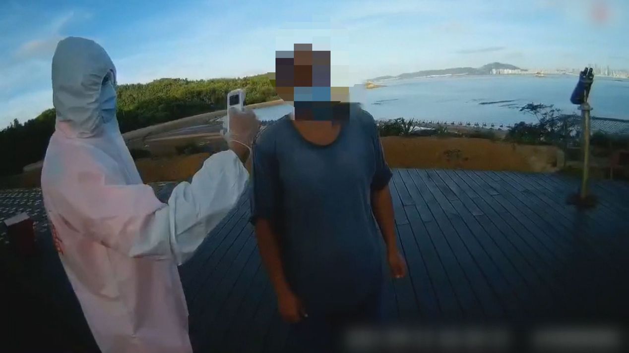 內政部移民署5日，以班機遣返模式，將21名偷渡客運返中國。（翻攝畫面）