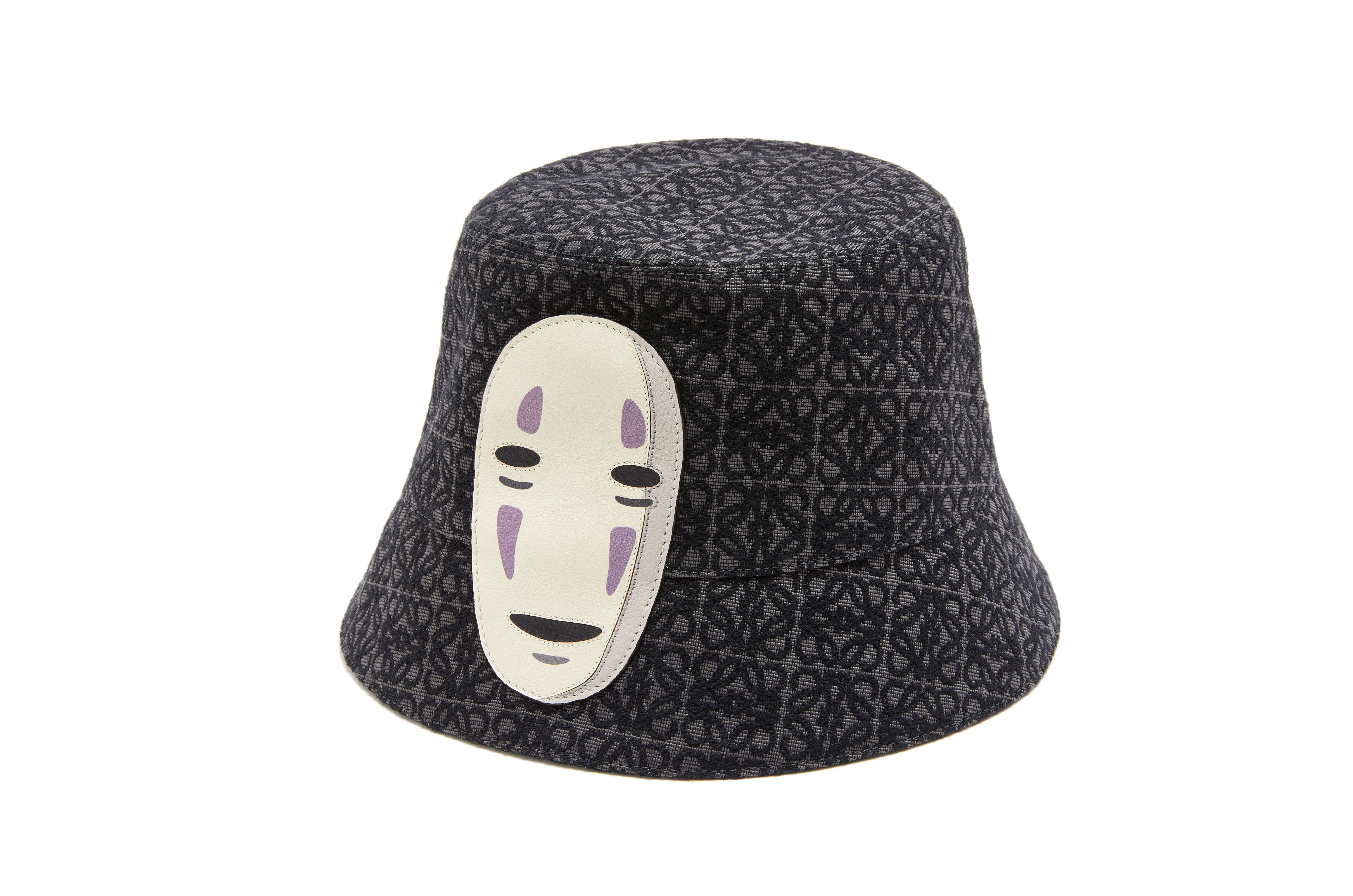 無臉男黑色緹花小牛皮漁夫帽，NT$21,000。（LOEWE提供）