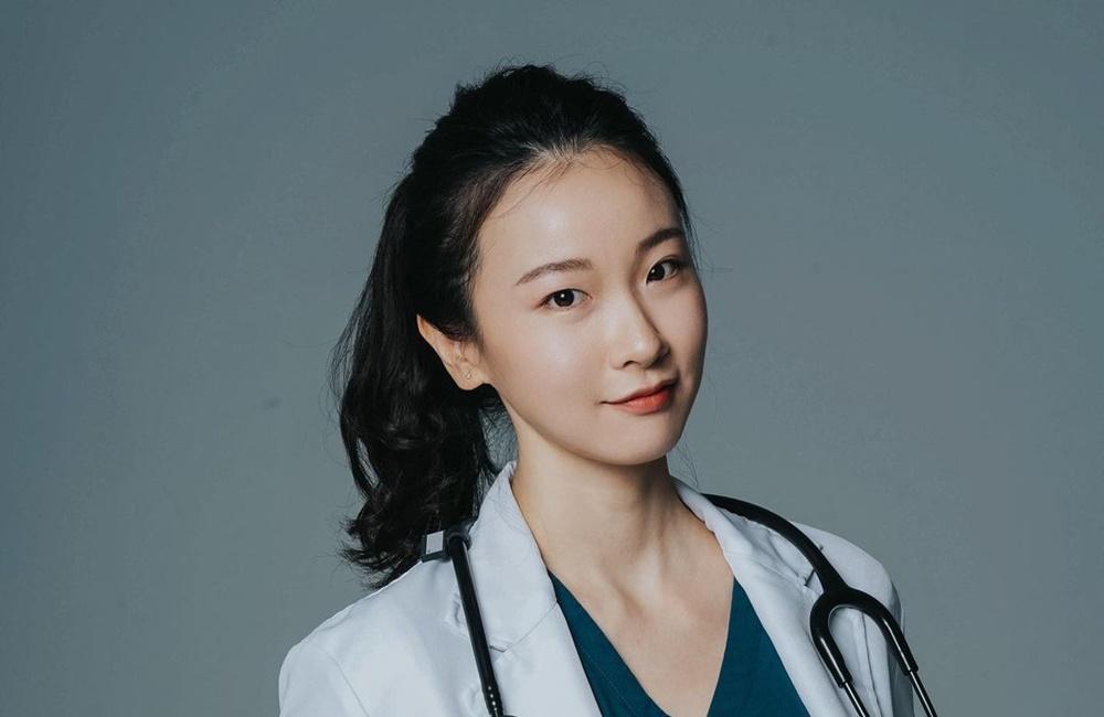 一名來自馬來西亞的家醫科女醫在PTT表特板被熱烈討論。(李嫣雯醫師授權提供)