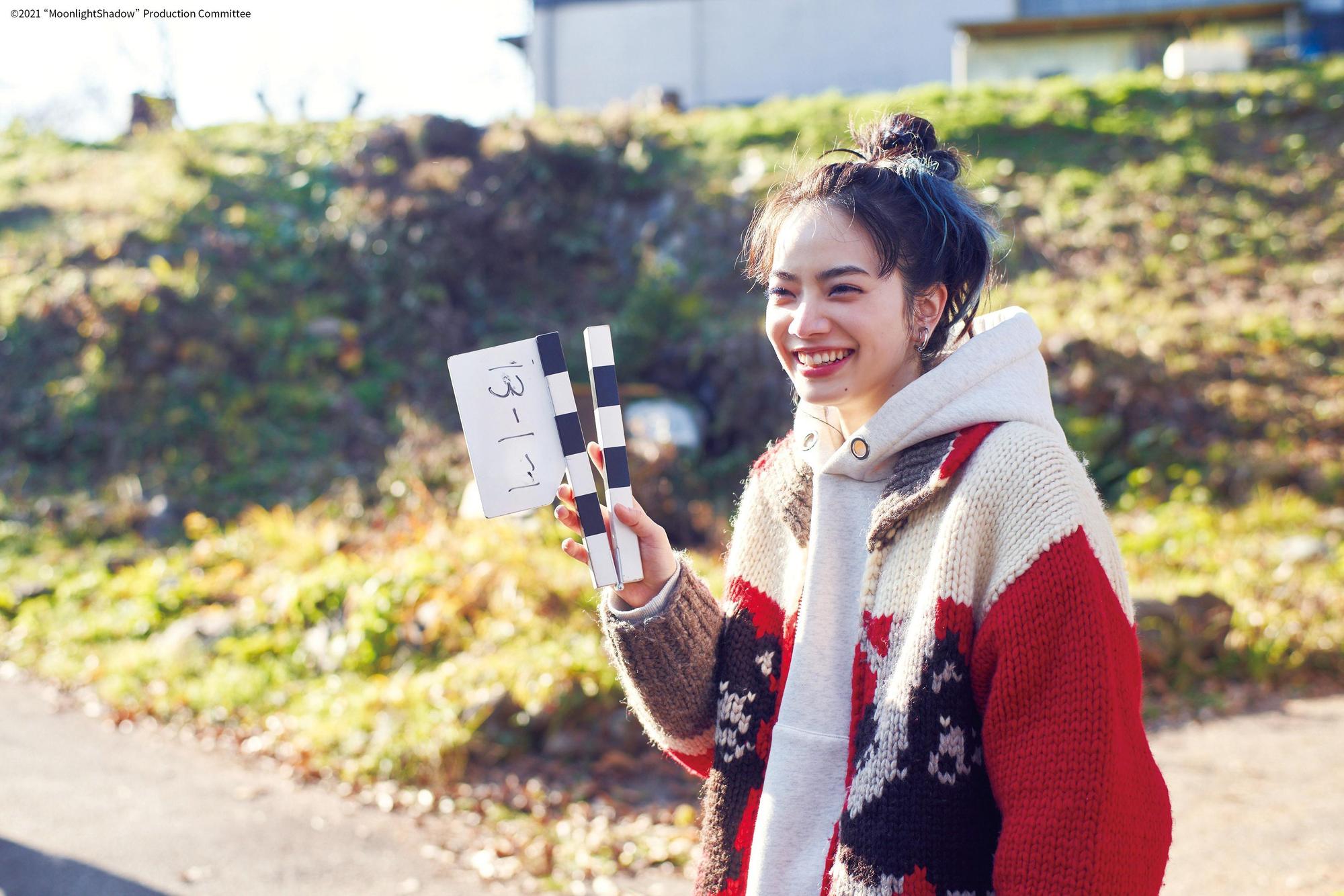 模特兒出身的小松菜奈給人個性派形象,但私下作風平易近人。(可樂電影提供)