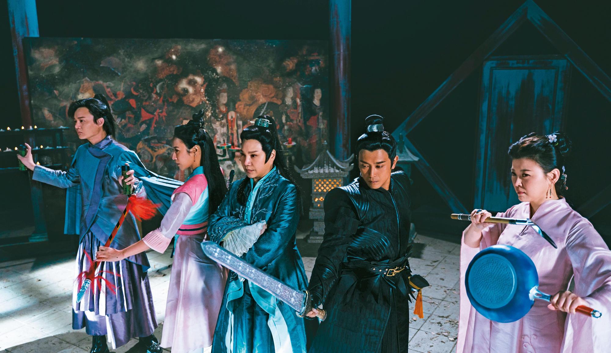 《孟婆客棧》武打戲Kuso電影,由許富凱(左起)、方宥心、唐美雲、張書宇與方馨組成復仇者聯盟抵禦外敵。(武童文化提供)
