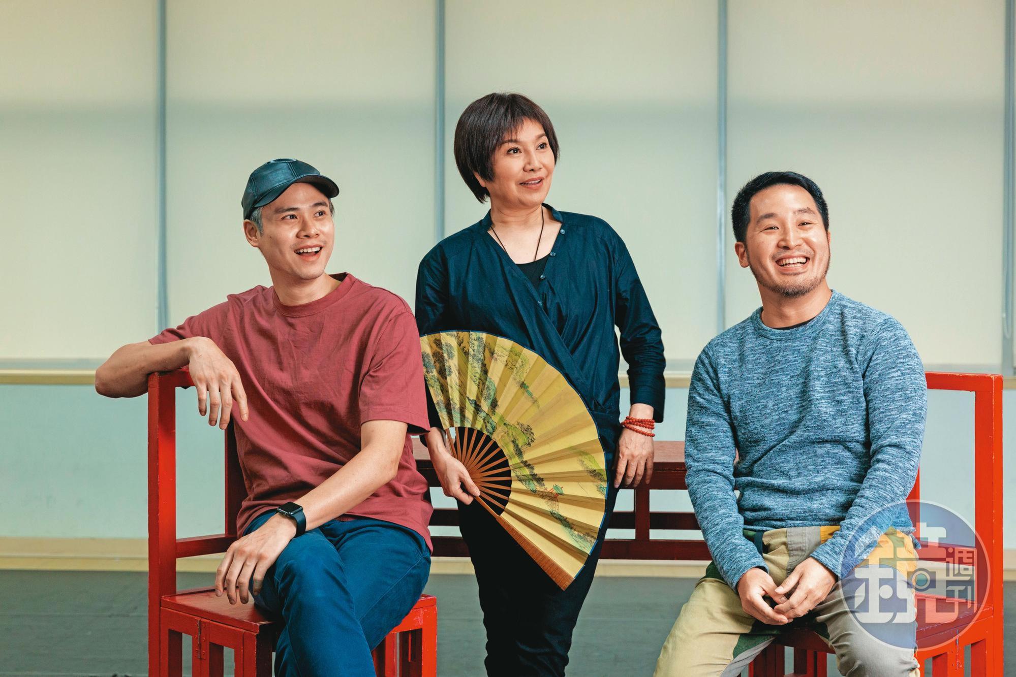 吳定謙(左起)、唐美雲、李中攜手打造情境歌仔喜劇《孟婆客棧》,受到年輕族群好評。