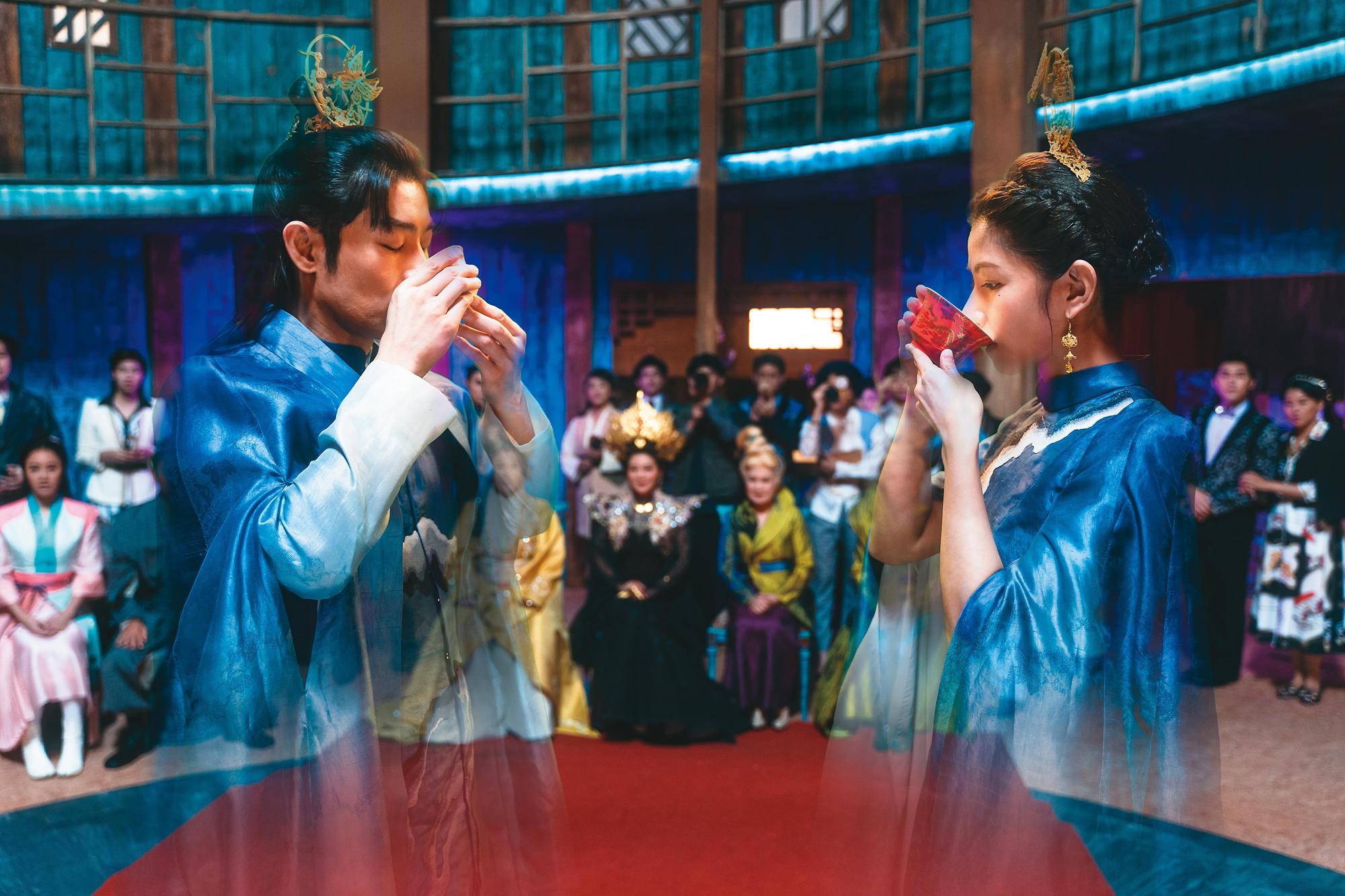 《孟婆客棧》融合電腦特效打造奇幻感(圖),架設大型綠幕攝影棚製作特效場景,額外增加不少費用。(民視、武童文化提供)