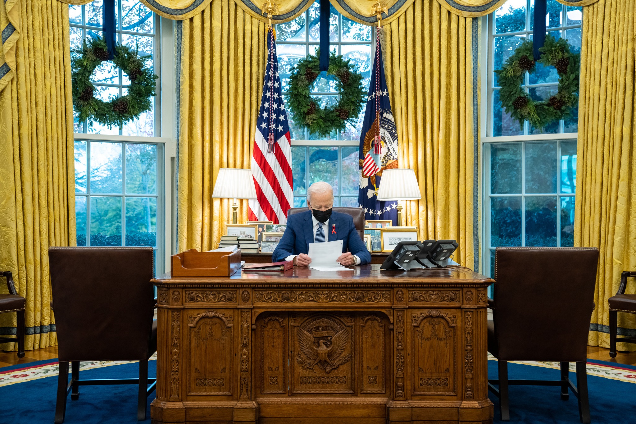 去年1月6日有大批川粉，因為不滿總統大選結果，暴衝國會，造成美國史無前例的國會暴亂。（翻攝自白宮臉書）