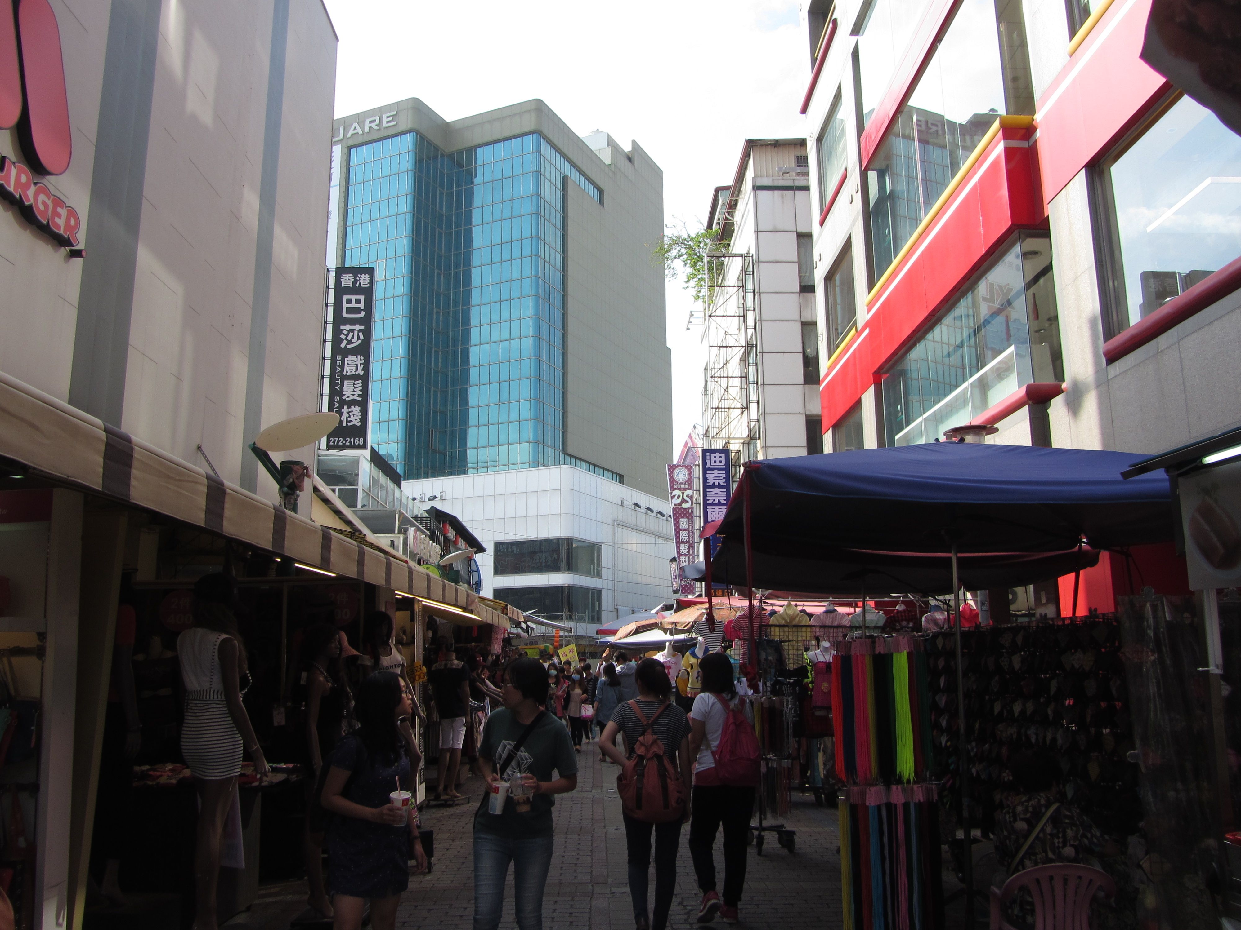 陳男在高雄市新堀江商圈以拍攝影片為由，強吻女學生後遭提告。（示意圖，翻攝維基百科）