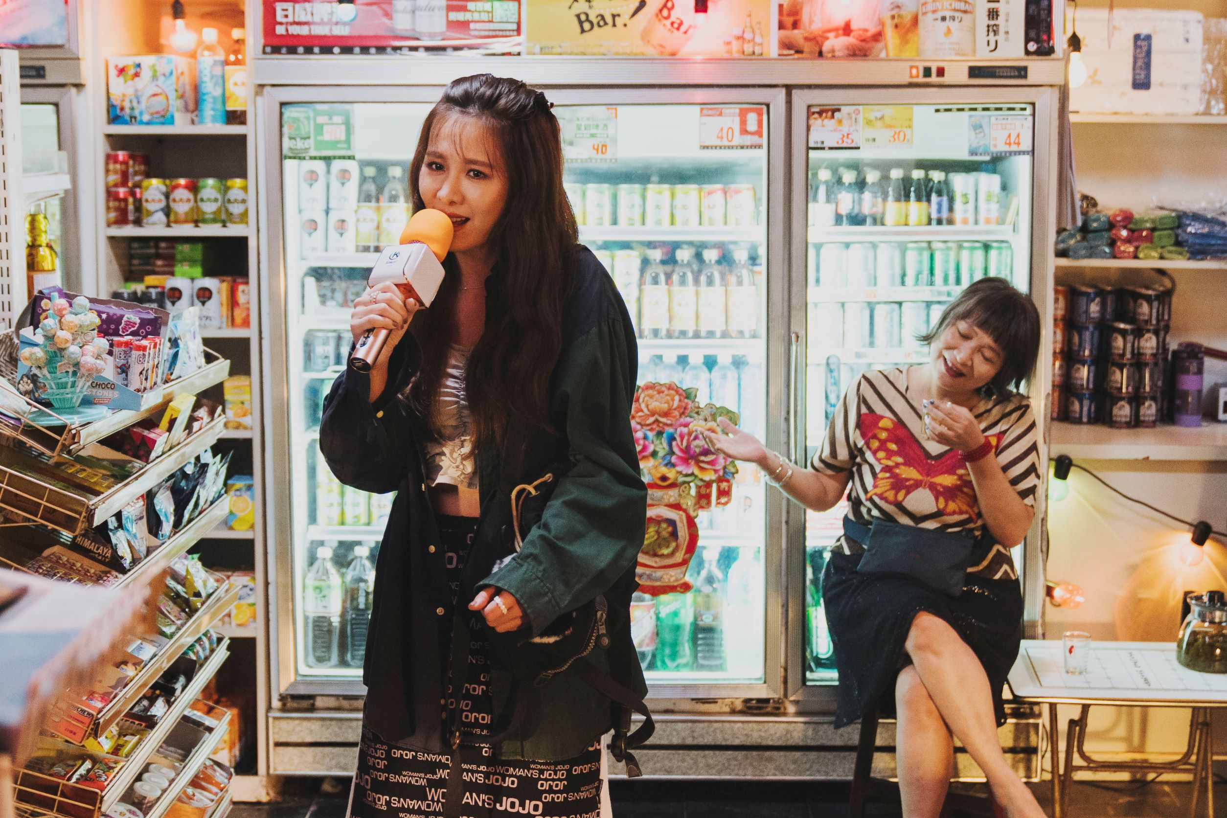 安心亞和台灣靈魂歌姬對戲，最難的是忍住不笑場。（浪LIVE提供）