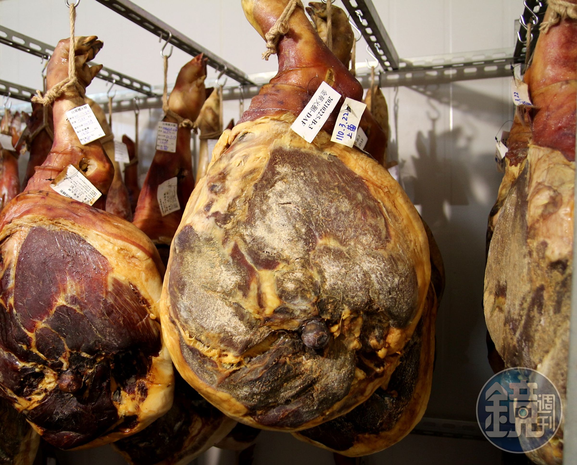 「台灣黑豬金華火腿」減鹽製作，不同於傳統金華火腿較濃口重鹹。（PEKOE提供）