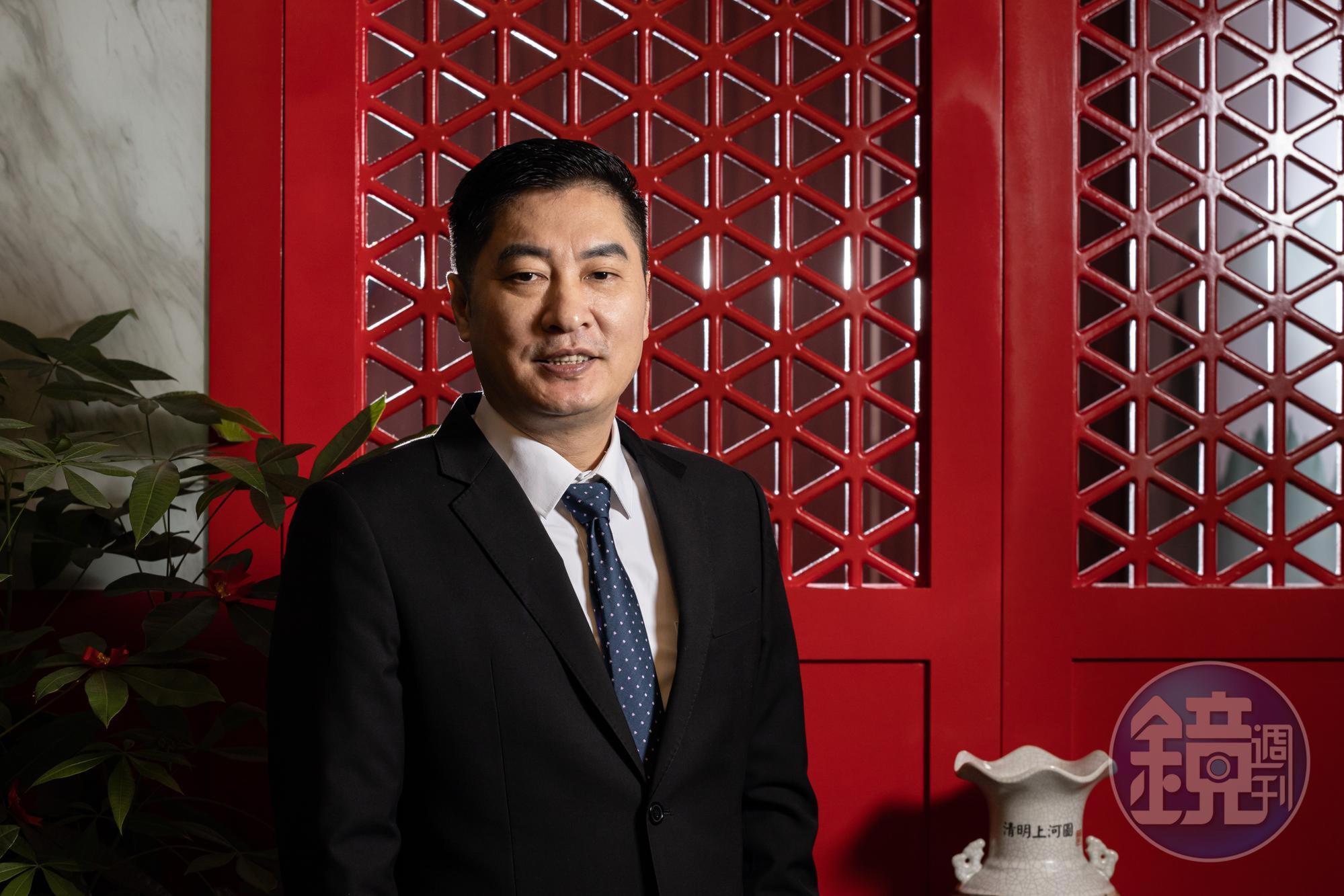 2010年就從揚州來台開店的申濱，紅案廚師出身，對食材出處、菜餚典故都瞭若指掌，聽他說菜是一大享受。