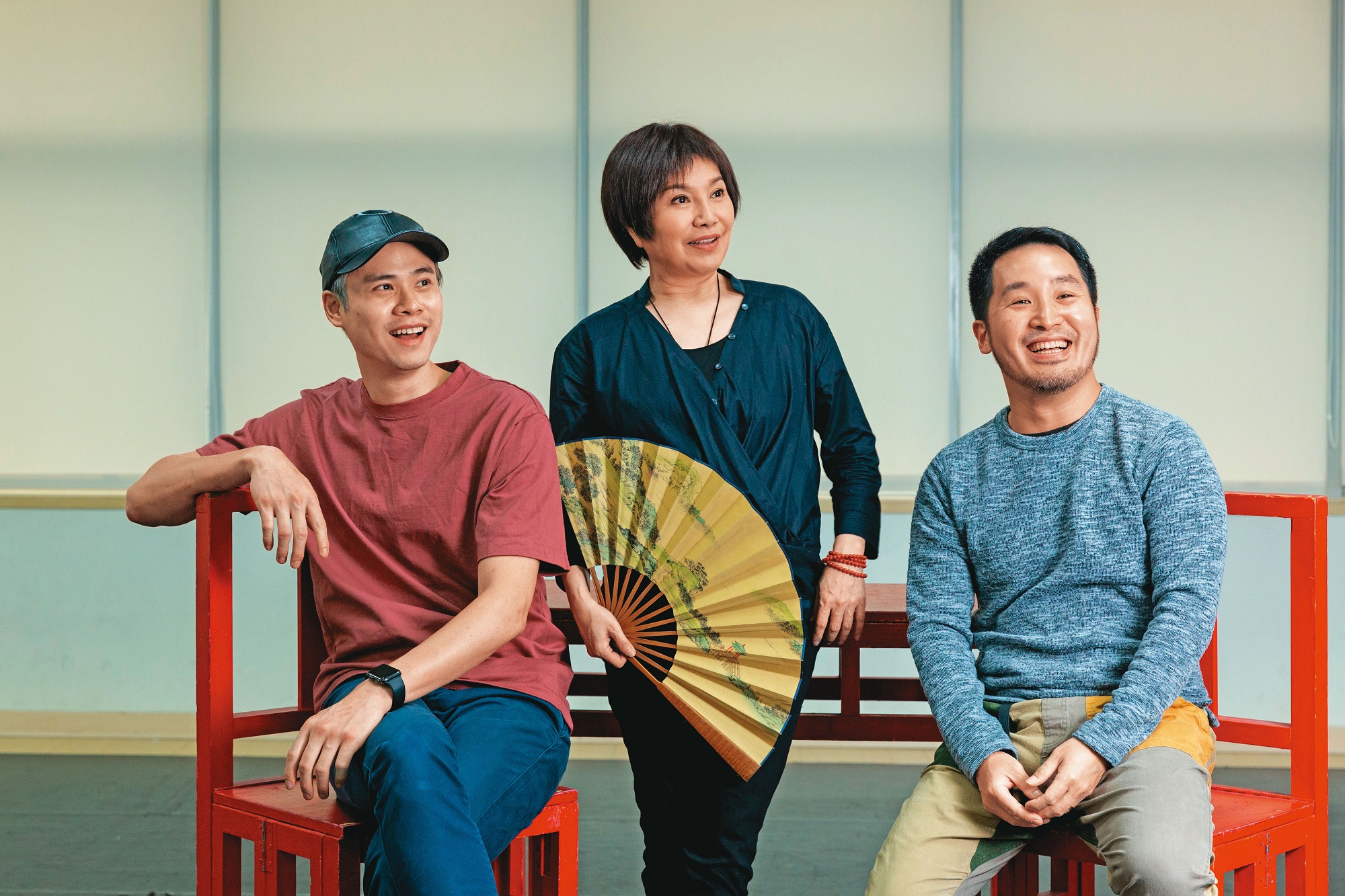 吳定謙（左起）、唐美雲、李中攜手打造情境歌仔喜劇《孟婆客棧》，受到年輕族群好評。