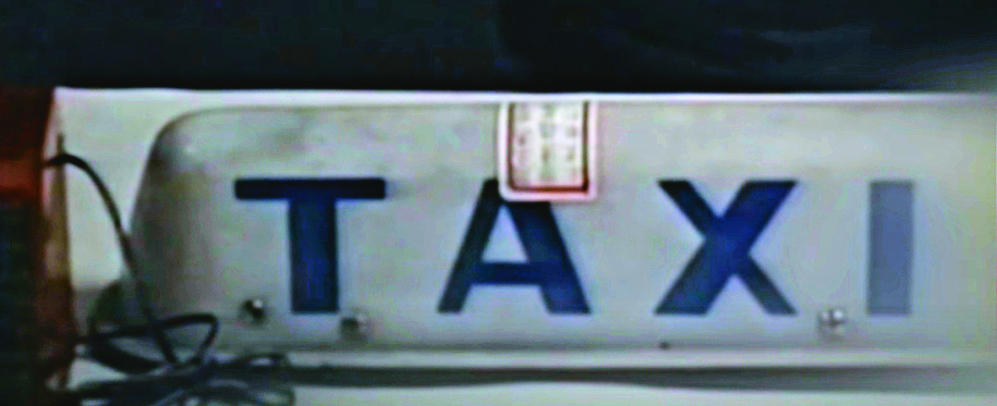 張正義在租來的車上加裝車頂燈,偽裝成計程車。(東森新聞提供)