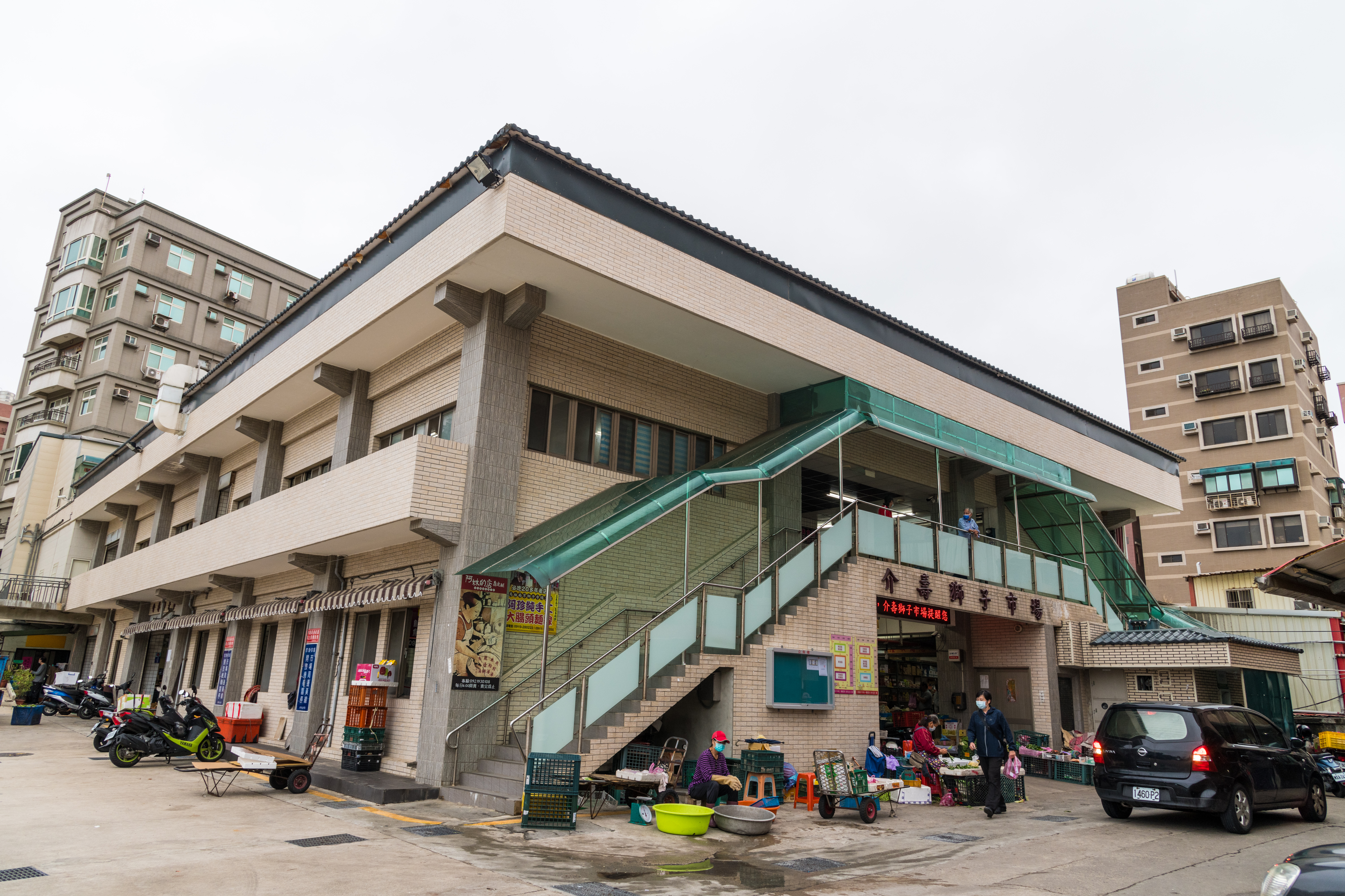 介壽獅子市場是馬祖目前僅有的傳統市場，2樓隱藏許多銅板美食。