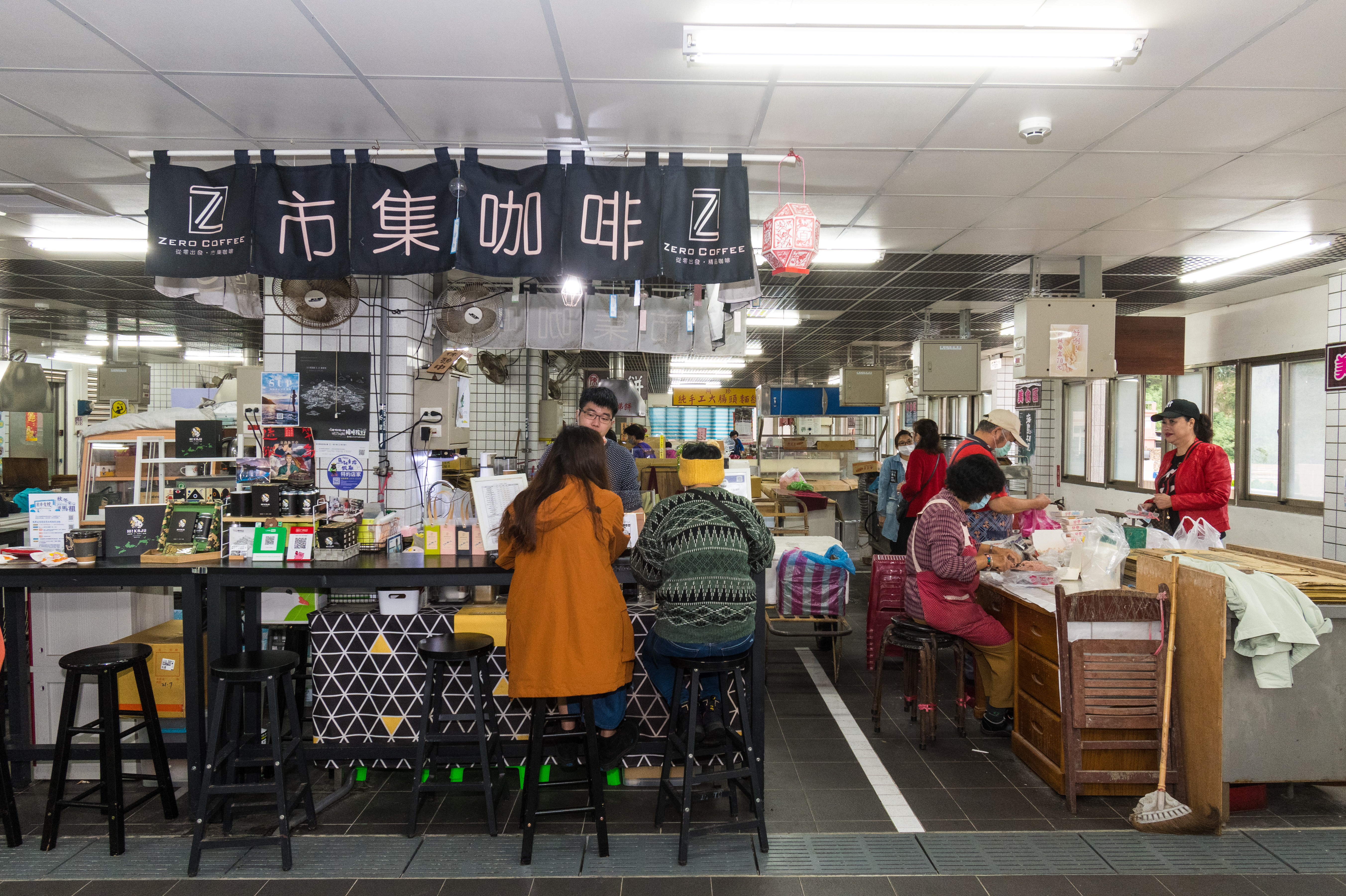 隱身介壽獅子市場二樓的「小柒咖啡Z.O coffee」,自稱是馬祖島上咖啡的最後一道防線。