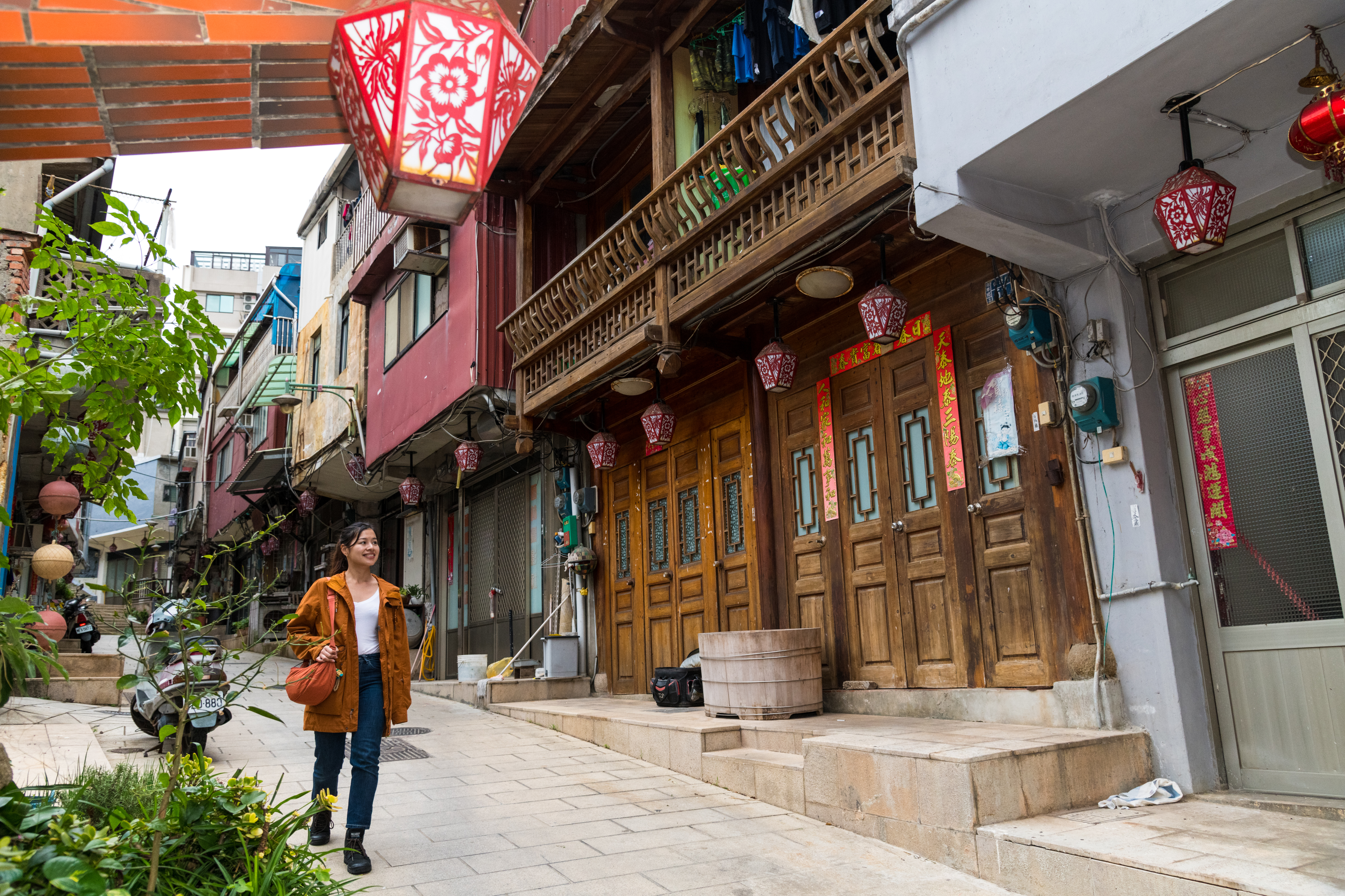 鐵板聚落中最具閩東建築特色的老宅，建於1941至1945年間，相傳為林義和其中一任太太的娘家。