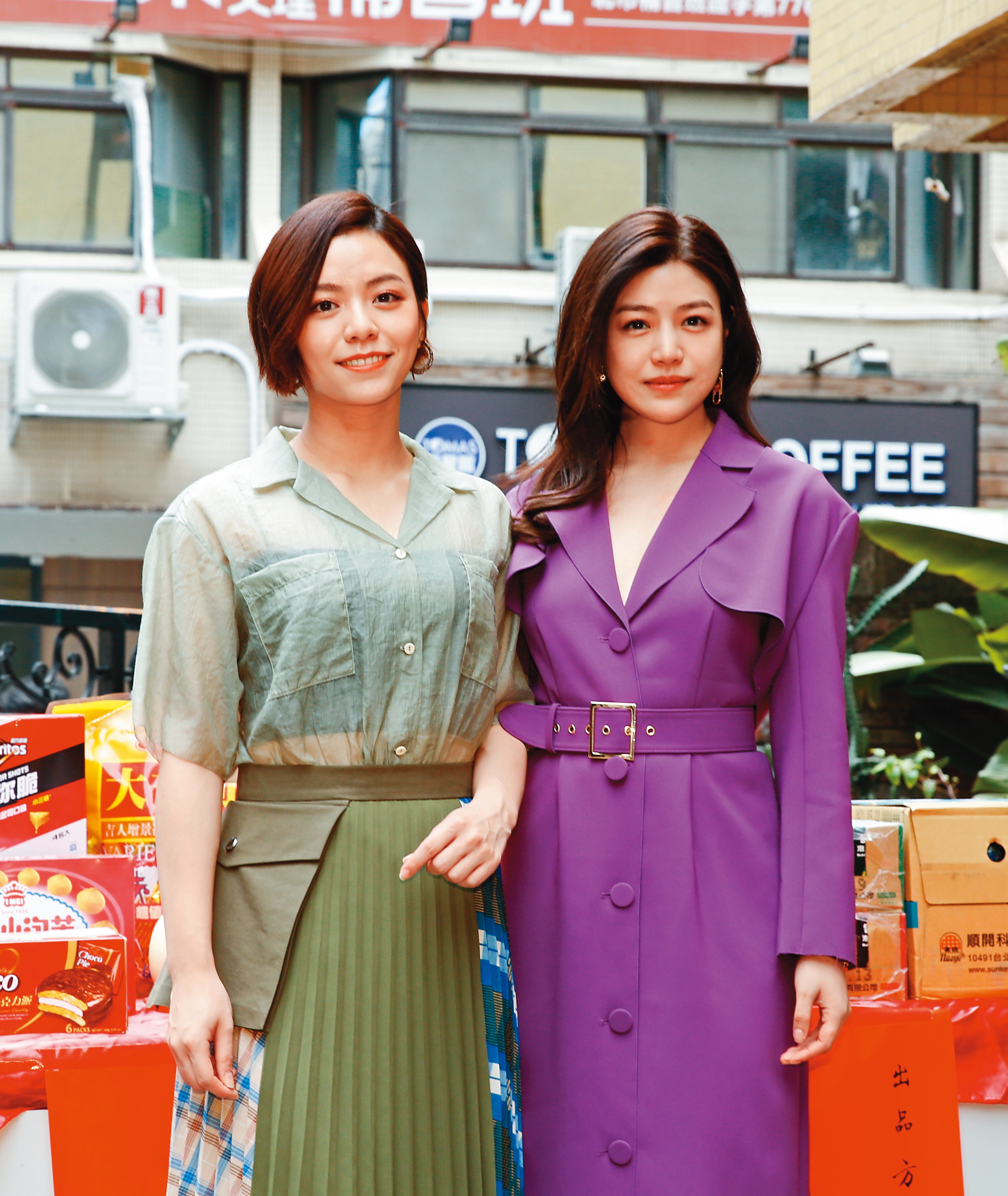 將事業移回台灣後宋芸樺(左)戲約不斷,去年本要與陳妍希(右)合演劇集《人浮於愛》,但因疫情已停工,復拍無期。