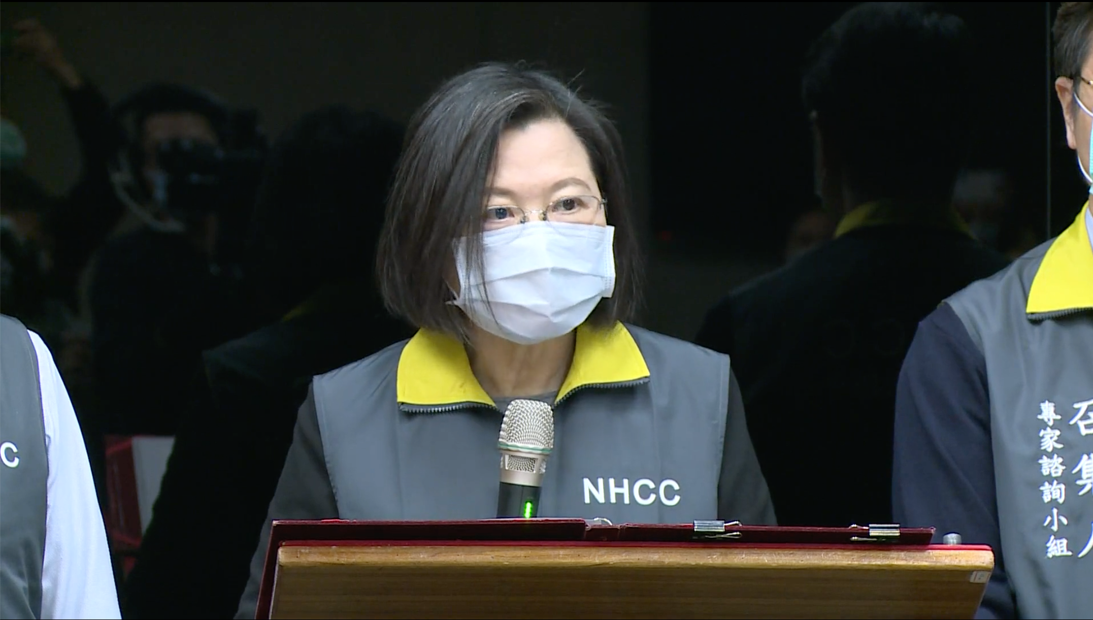 總統蔡英文今日前往中央流行疫情指揮中心視察，並且發表談話。（翻攝自蔡英文臉書）
