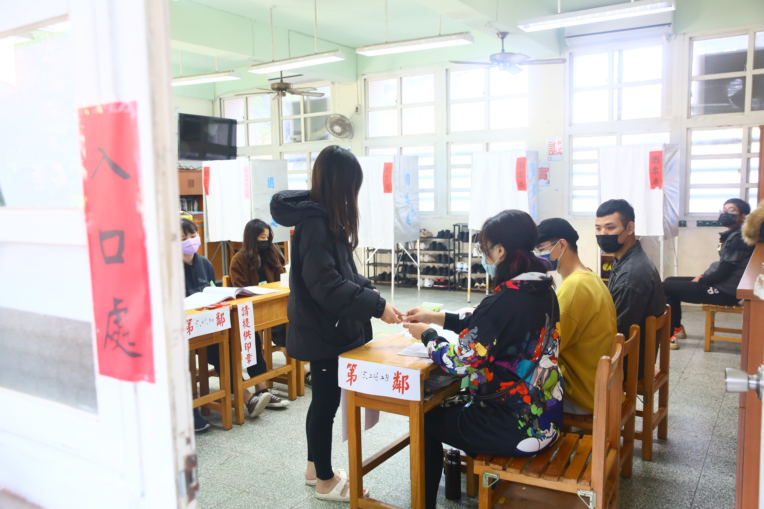 台中市第二選區立委補選今（9）登場。