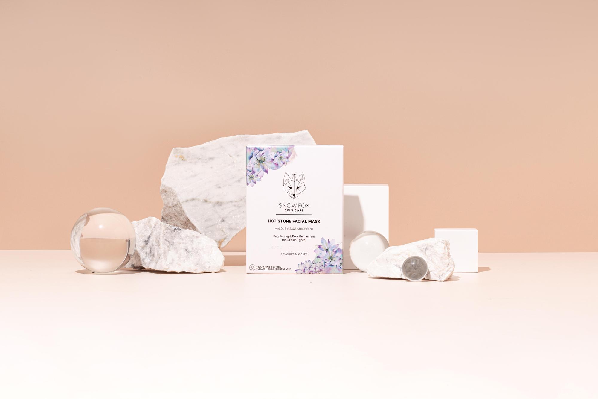 由澳洲出生的台灣女孩Phoebe Song所創立的Snow Fox Skincare,第一款面膜上市後就出現兩個月的等待名單。 藍睡蓮胜態熱石面膜 NT$1,250 Snow Fox。(Snow Fox Skincare提供)