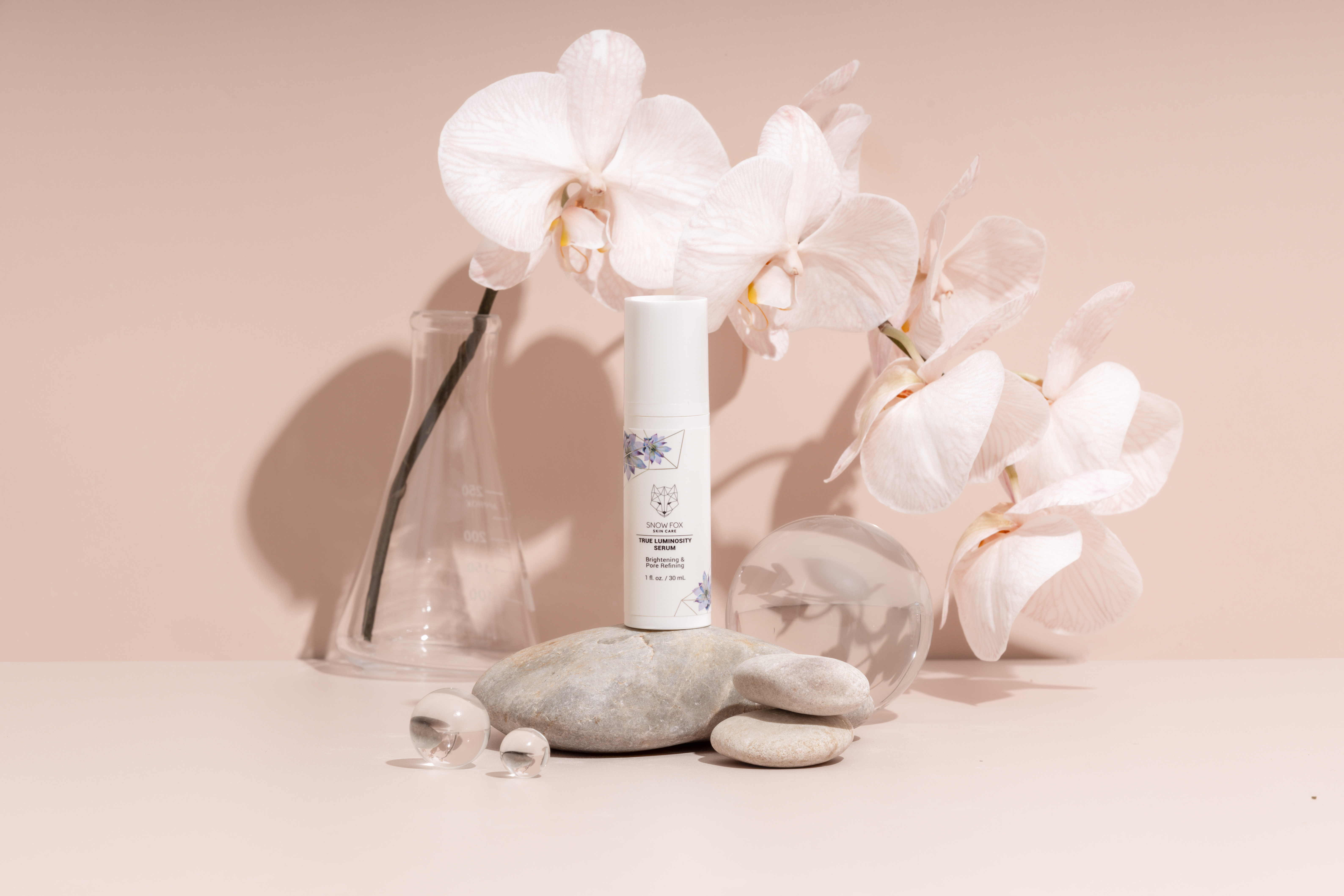 藍睡蓮煥亮精華 NT$2,000 Snow Fox。（Snow Fox Skincare提供）