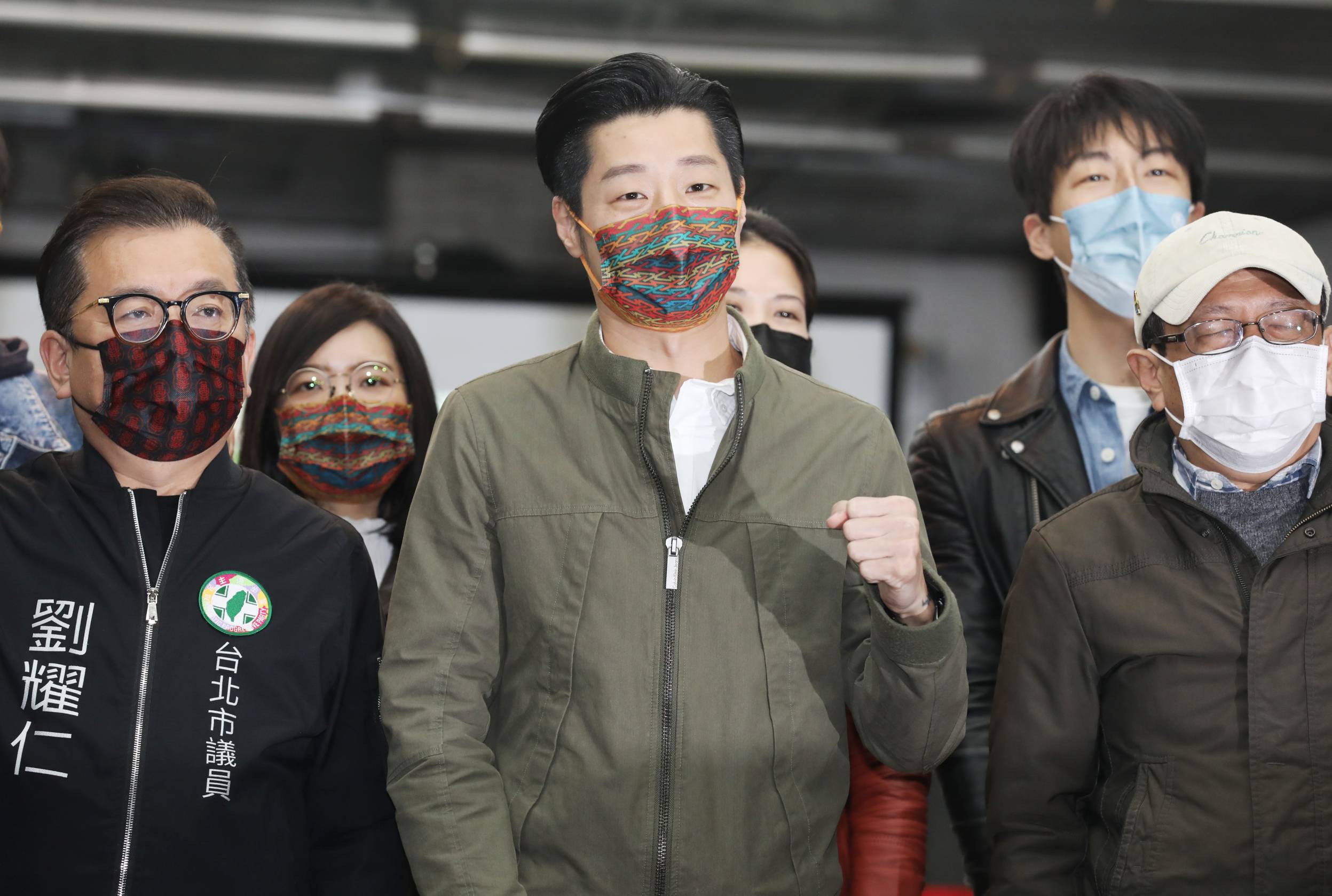 林昶佐喊話明天繼續上班。