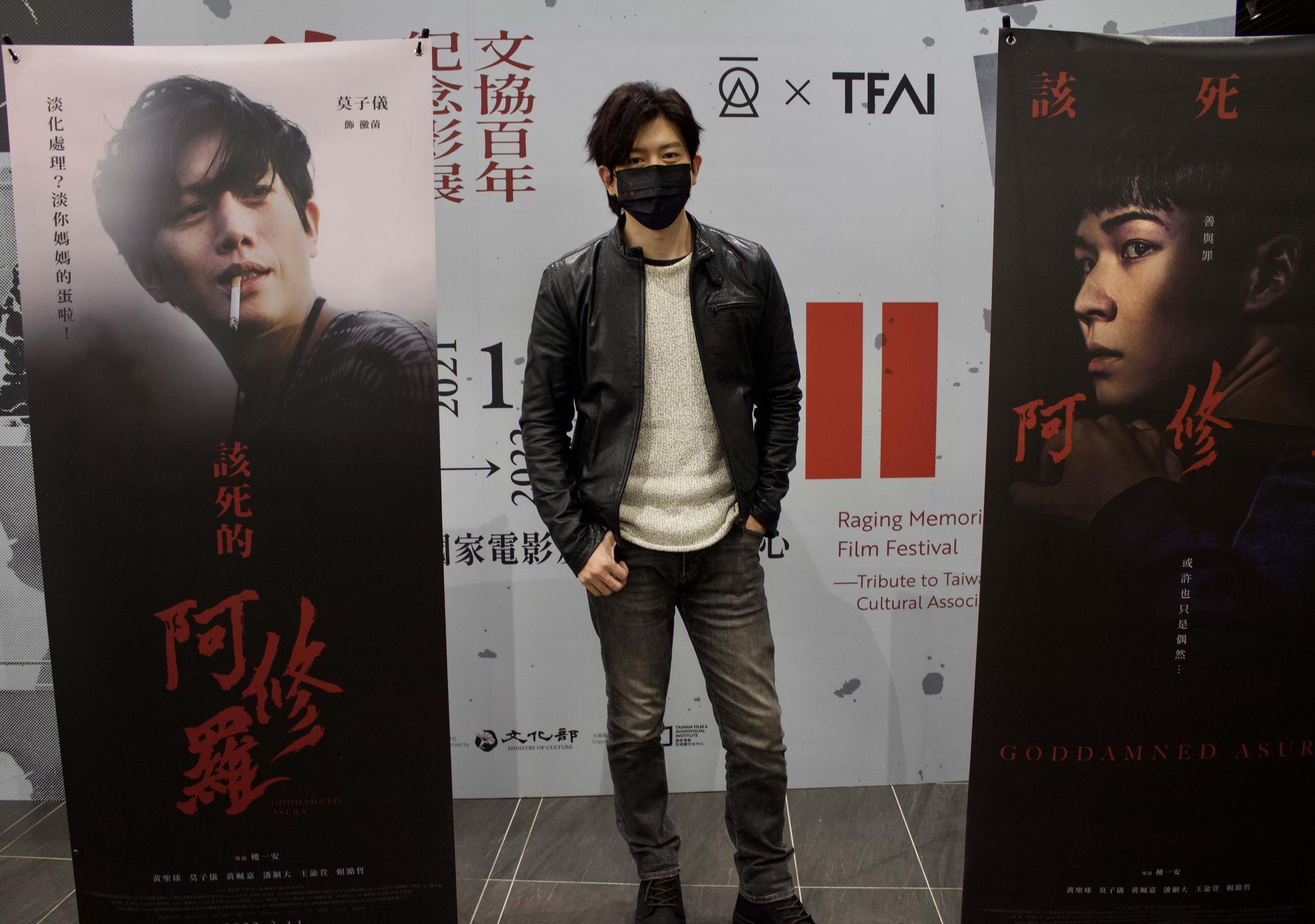莫子儀大銀幕上形象多變，這次在《該死的阿修羅》裡飾演熱血痞樣記者，與過往有所不同。(希望行銷提供)