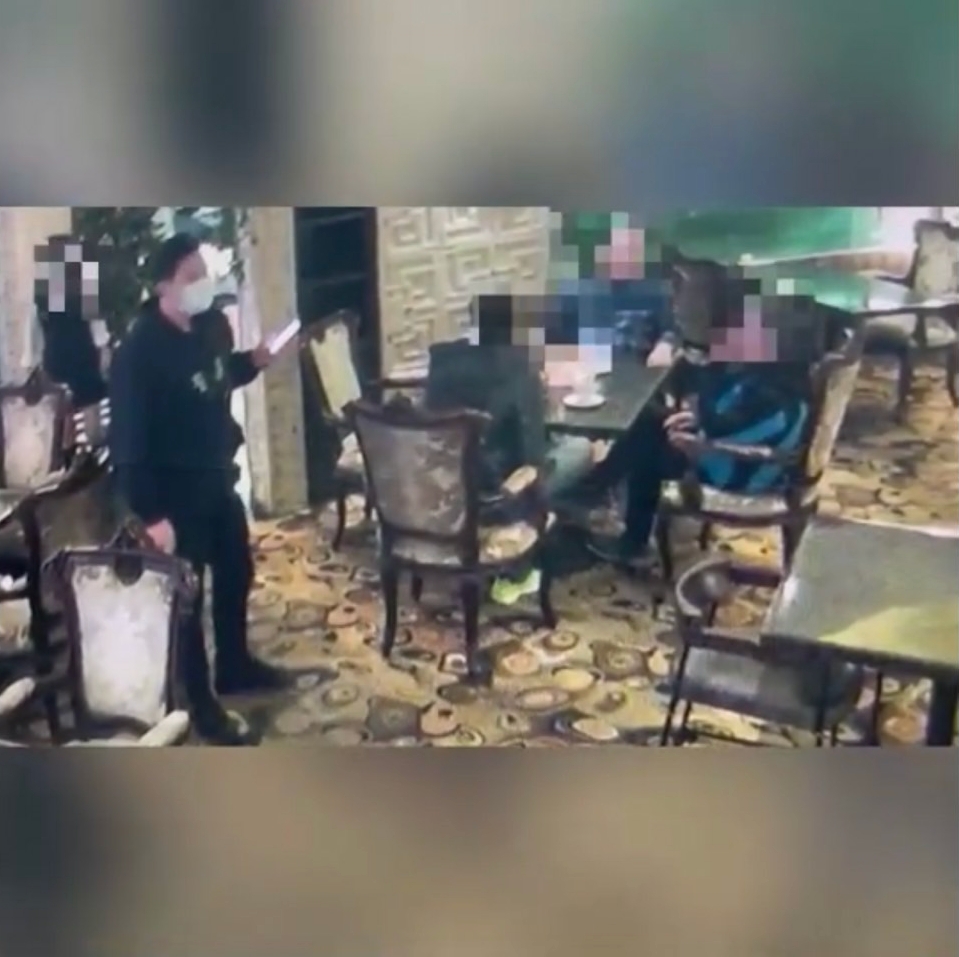 陳男等人見驚動警方，事後才將池男帶回。（警方提供）