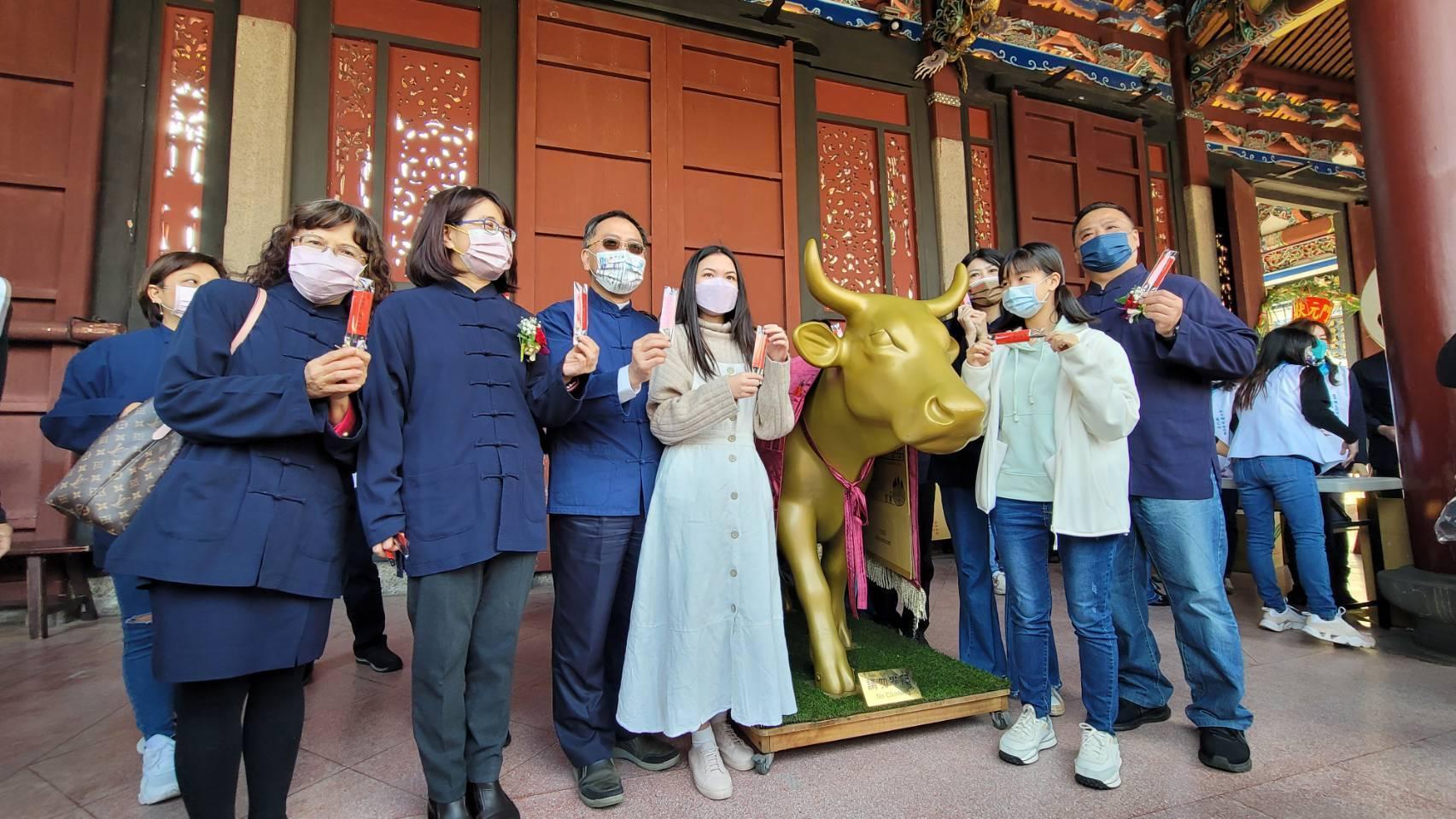台北市高中學生家長會聯合會為大學學測有好成績，前往孔廟祈福。（台北市高中學生家長會聯合會）