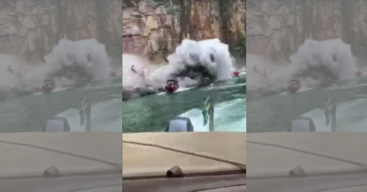 巨石將觀光艇直接砸沉。（翻攝網路）
