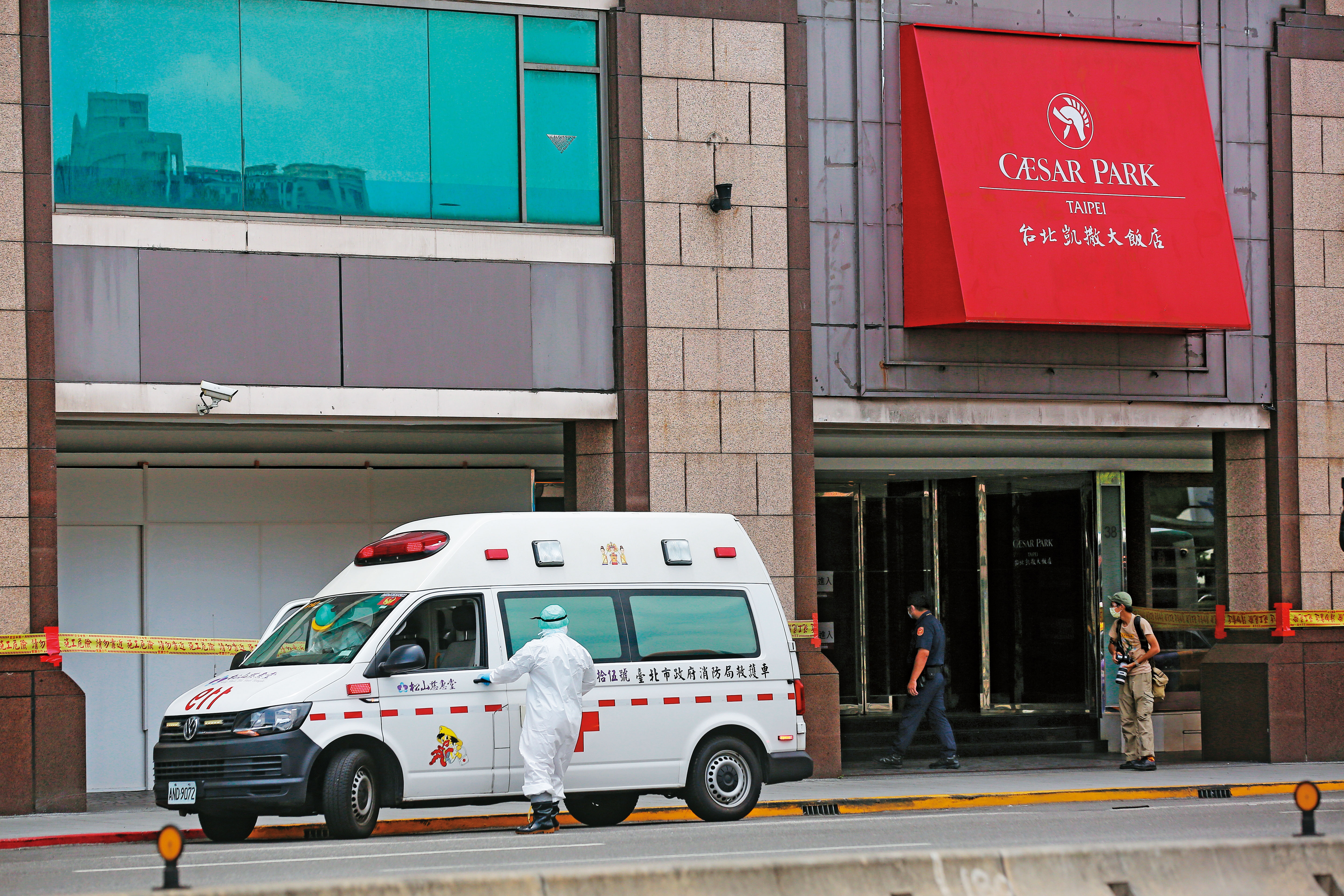 疫情之下，有不少大型飯店都轉型為防疫旅館度小月。