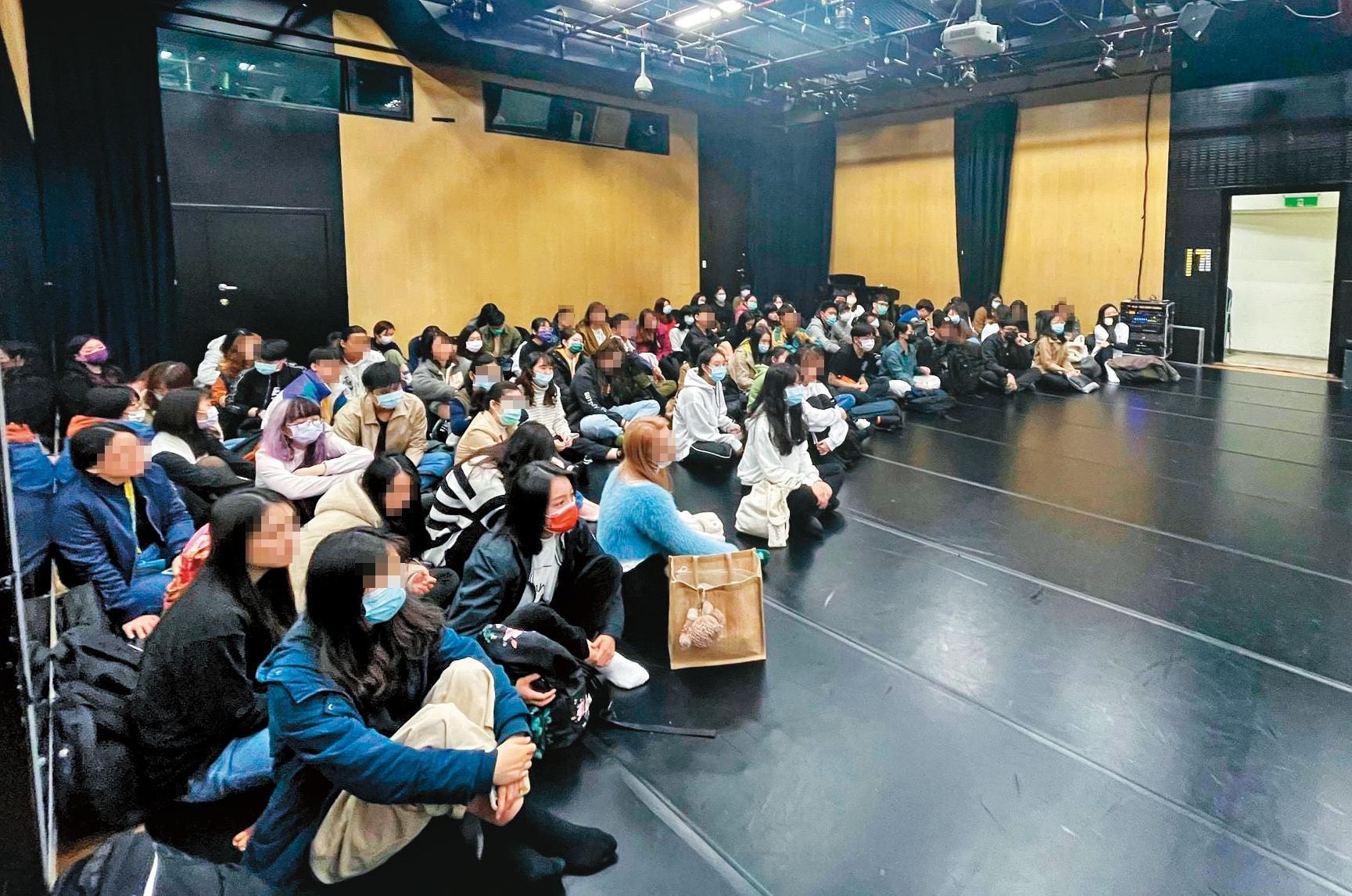 台師大表藝所每年都吸引許多學生報考,沒想到如今爆出教授對學生權勢霸凌爭議。示意畫面,圖非當事人。(翻攝台師大表藝所臉書)
