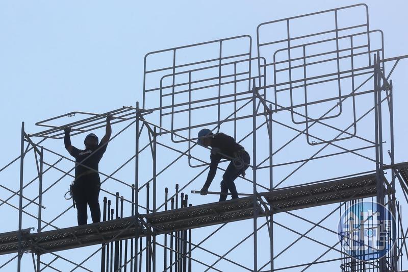 有網友提到，有移工的薪水「比一堆台灣人還高」，引發網友熱烈討論。（示意圖，本刊資料照）