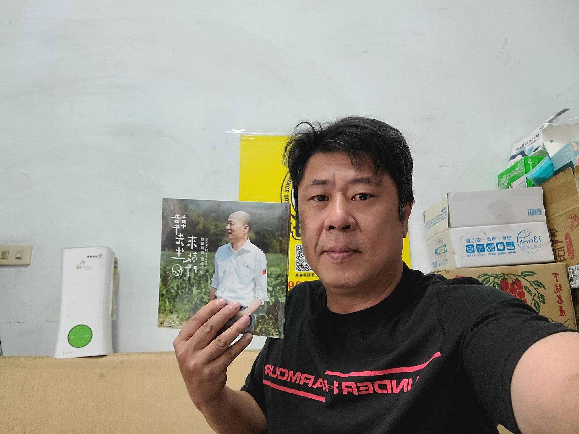 挺韓大將「杏仁哥」承租春節攤位時,卻遭詐騙集團騙取了15萬元。(翻攝杏仁哥臉書)