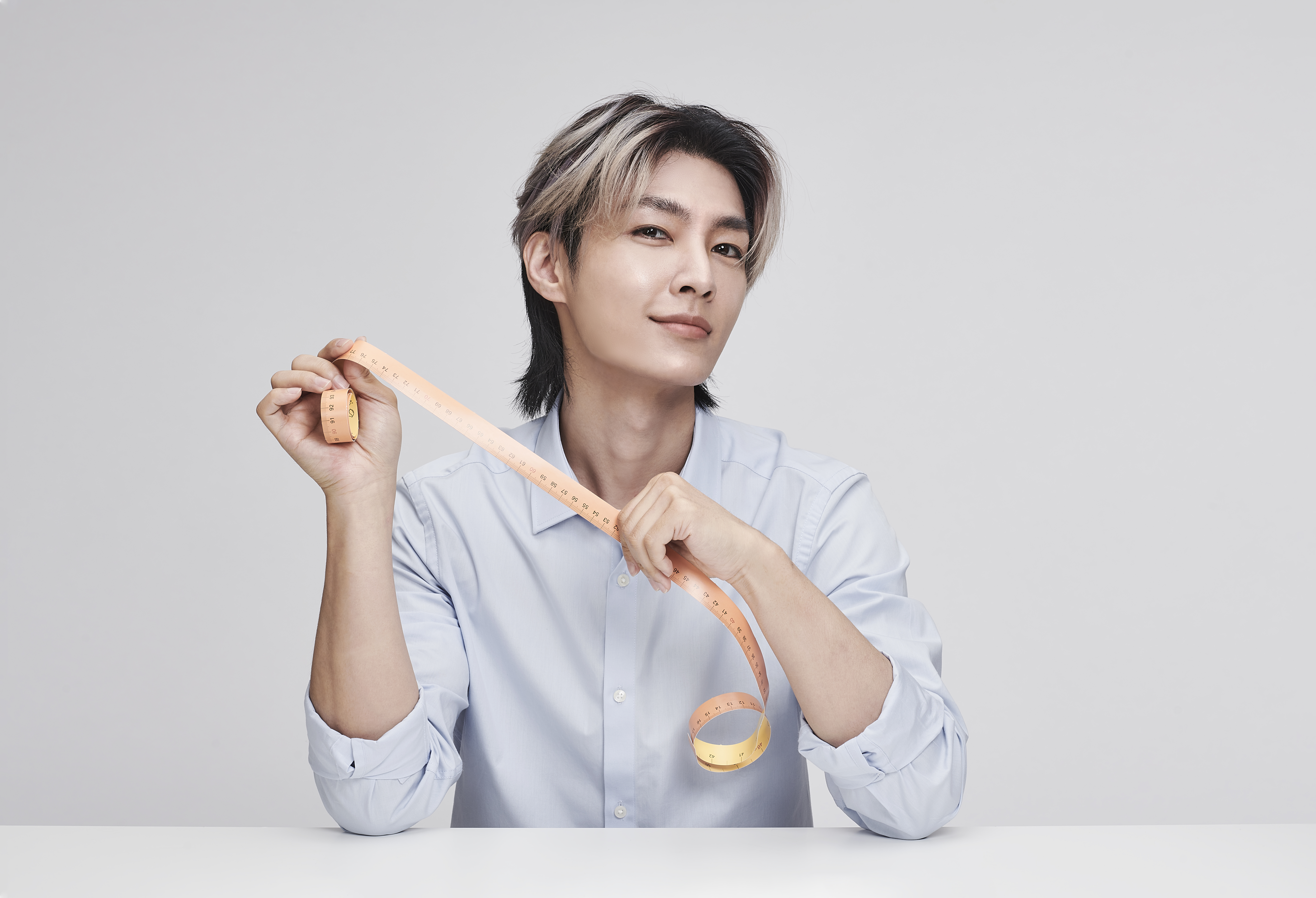 炎亞綸結合旗下副業與代言產品KuchiKuchi X LazyChic推出應景年節禮盒。（Beauty Player愛美玩家提供）