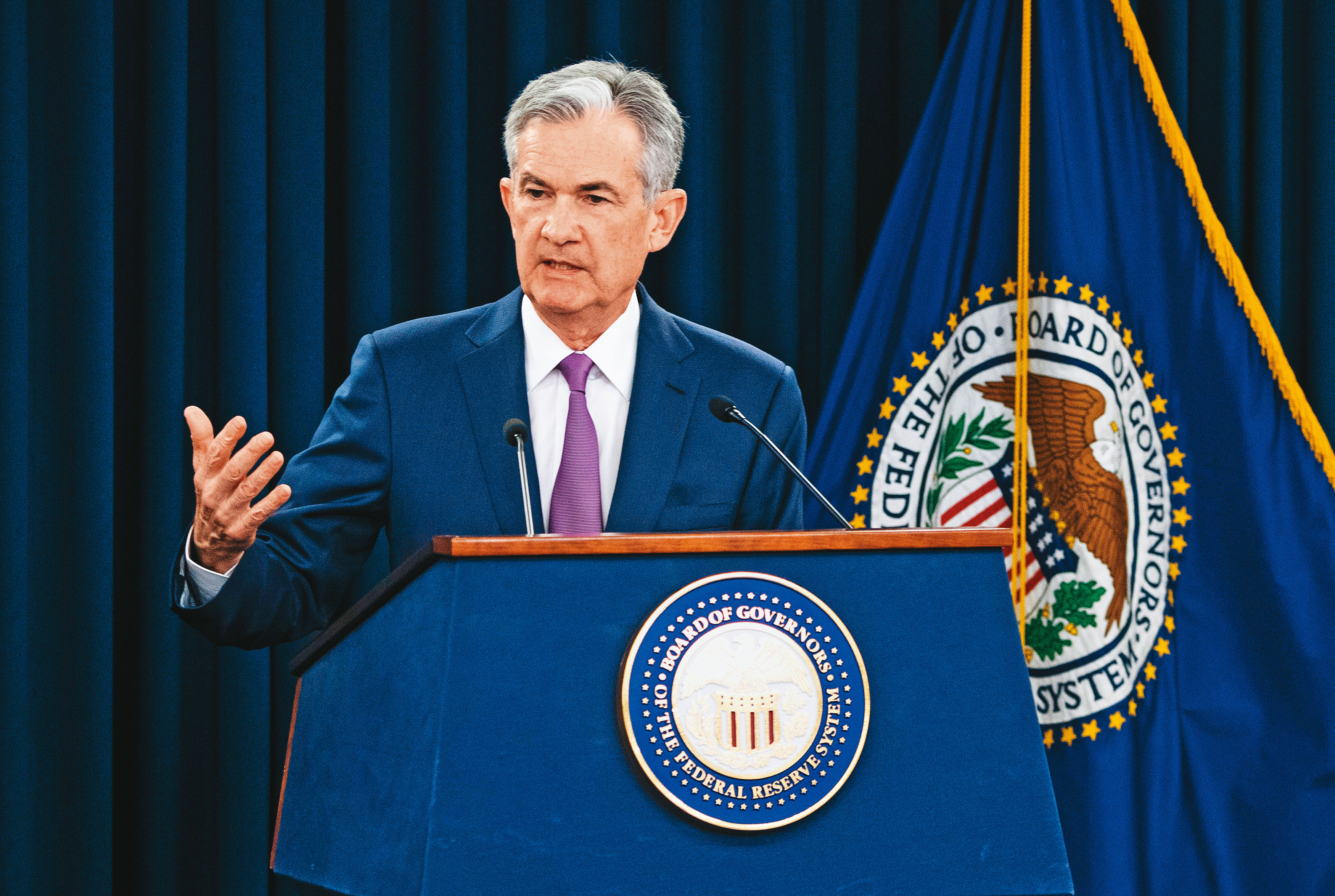 美國聯準會上週公布12月的會議紀要後，引發市場大幅波動。（東方IC）